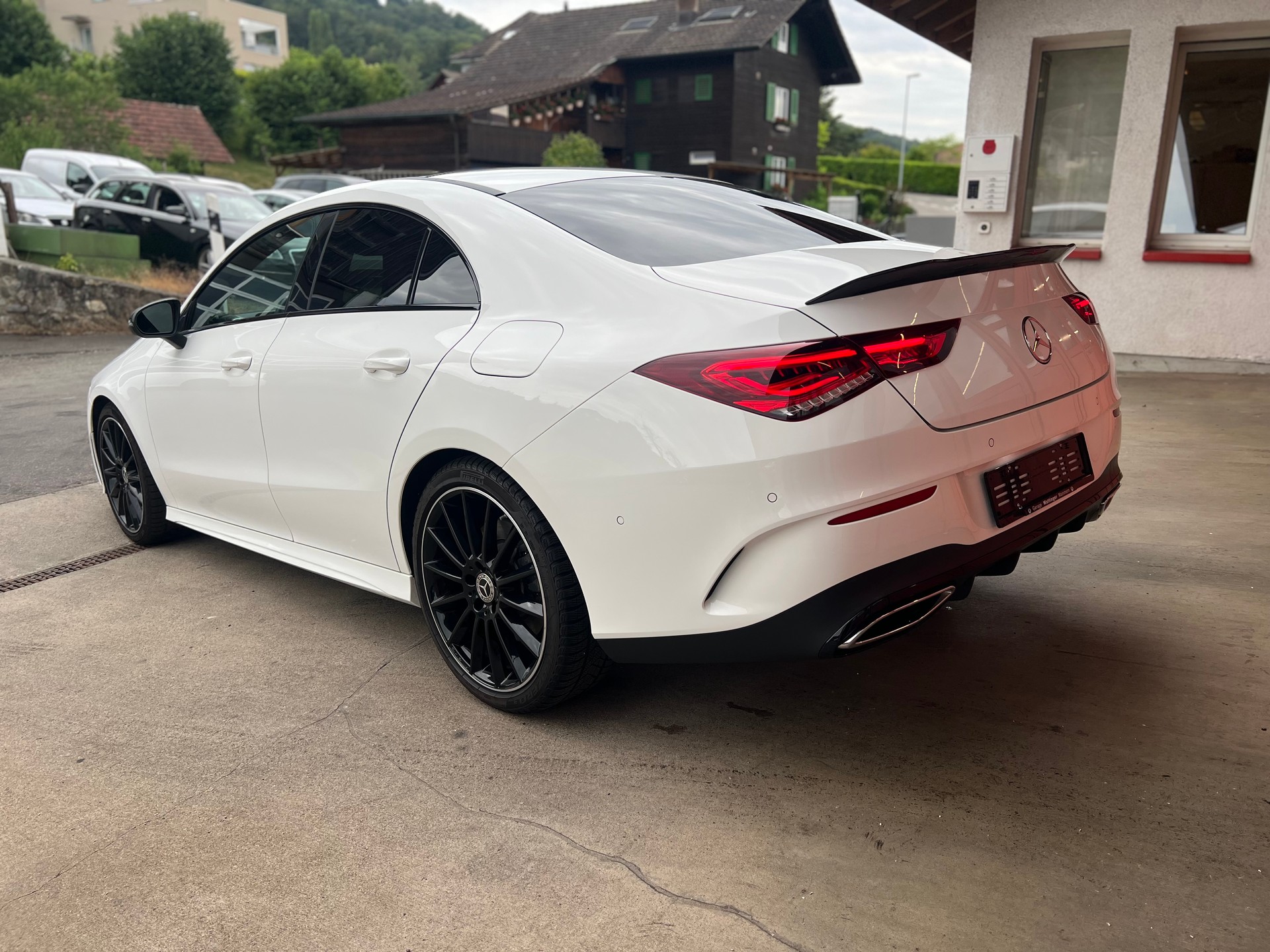 MERCEDES-BENZ CLA 250 AMG Line 7G-DCT-image-2