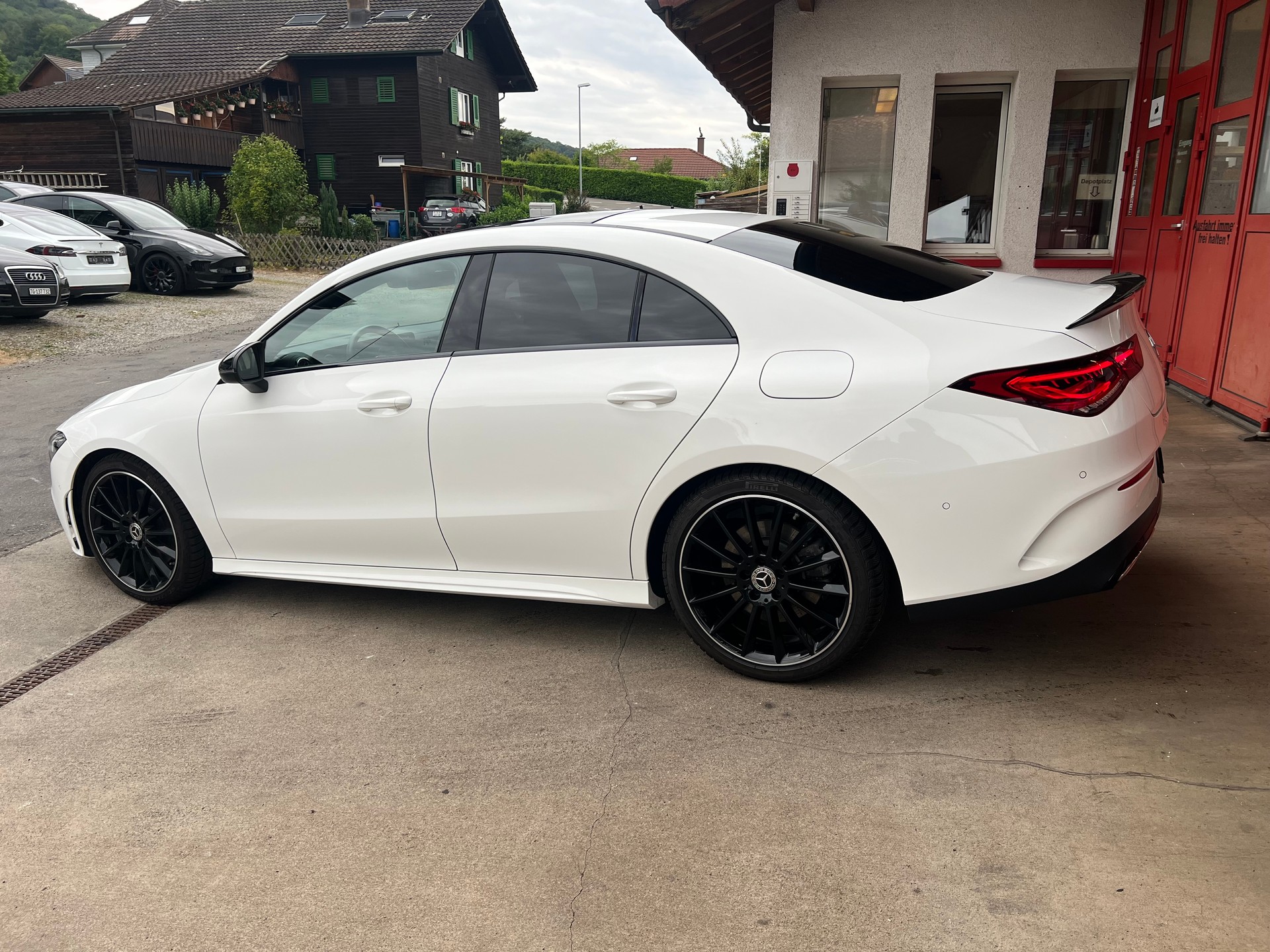 MERCEDES-BENZ CLA 250 AMG Line 7G-DCT-image-4