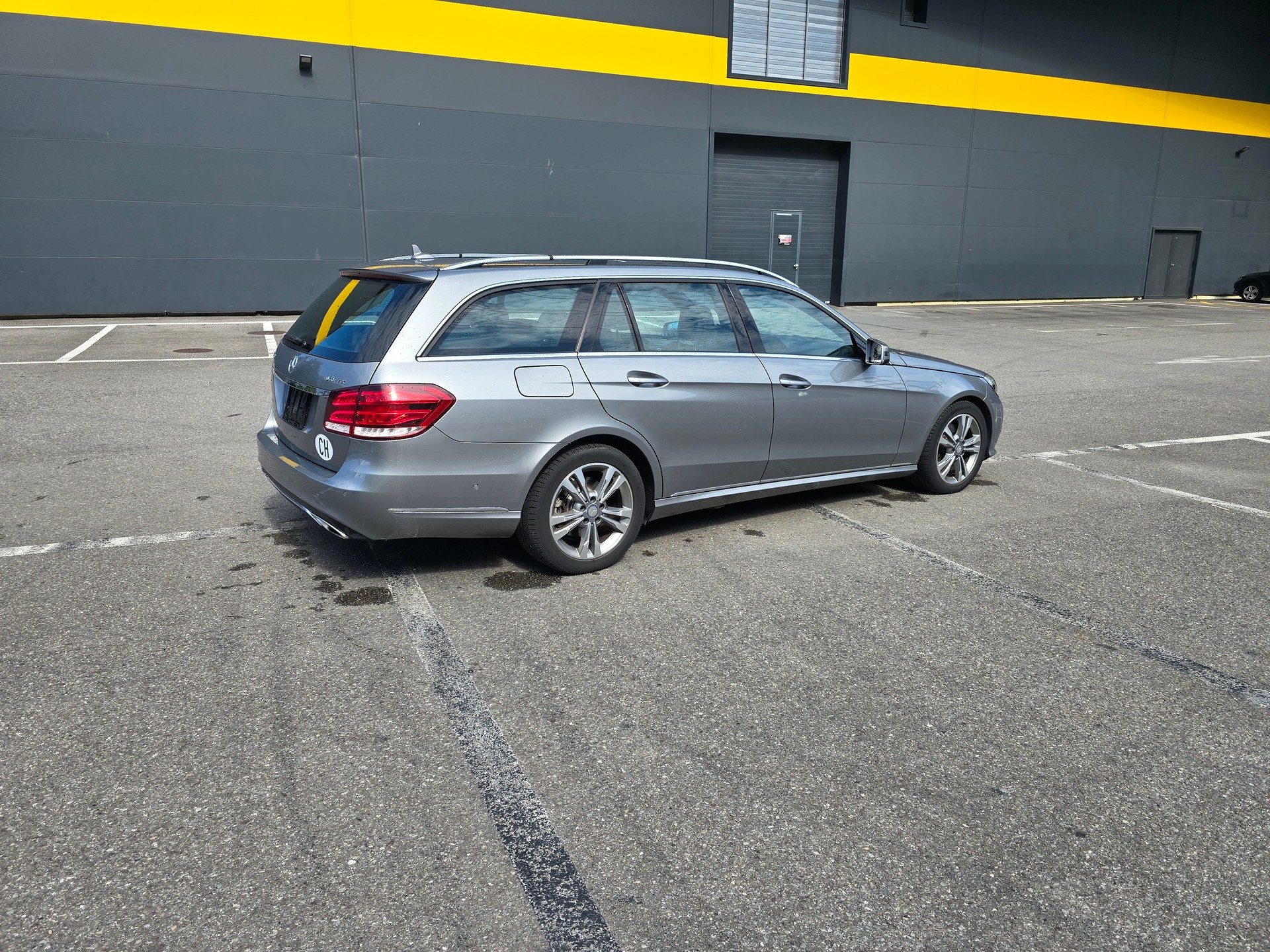 MERCEDES-BENZ E 350 BlueTEC Avantgarde 4Matic 7G-Tronic-image-2