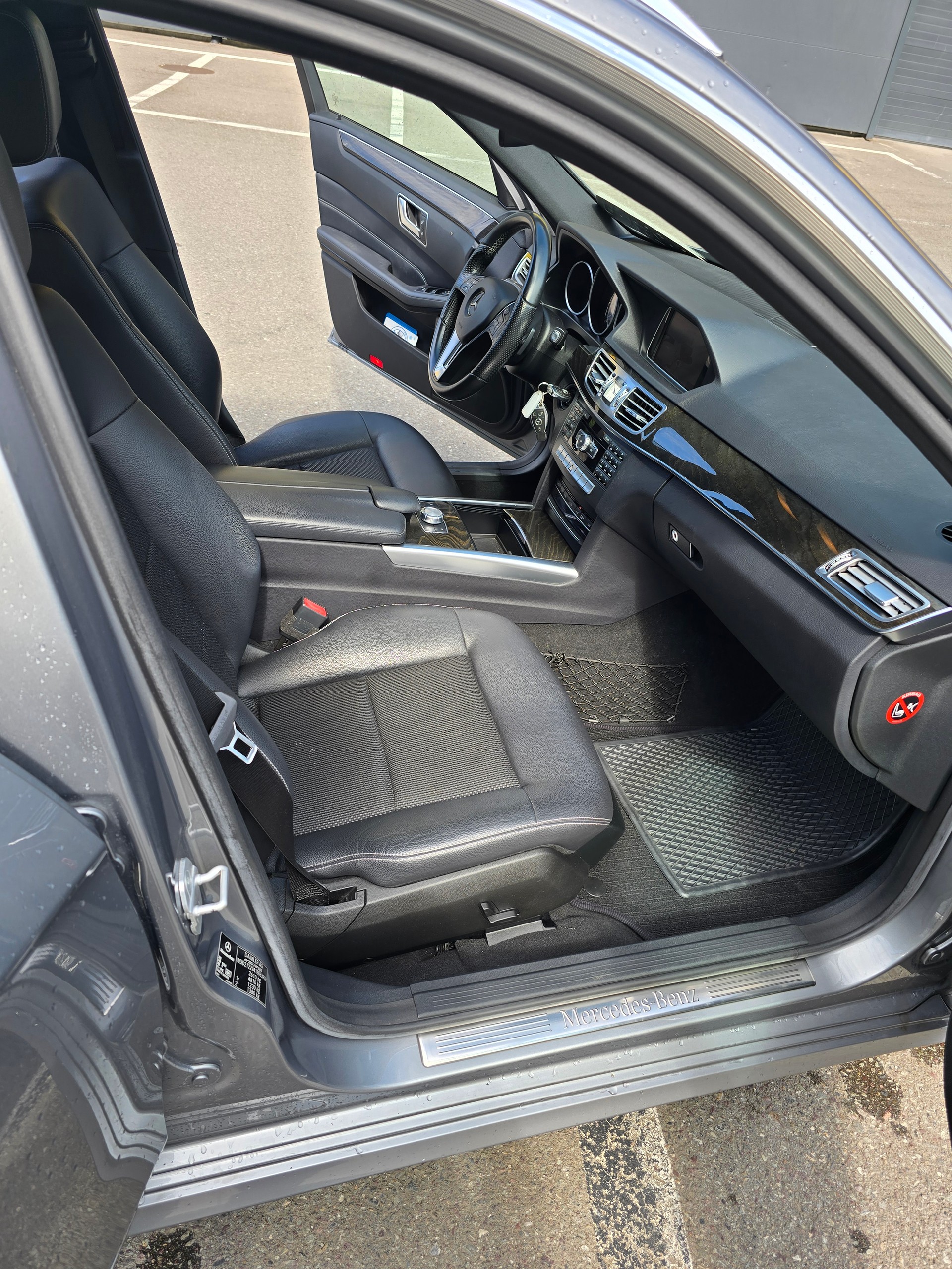 MERCEDES-BENZ E 350 BlueTEC Avantgarde 4Matic 7G-Tronic-image-10