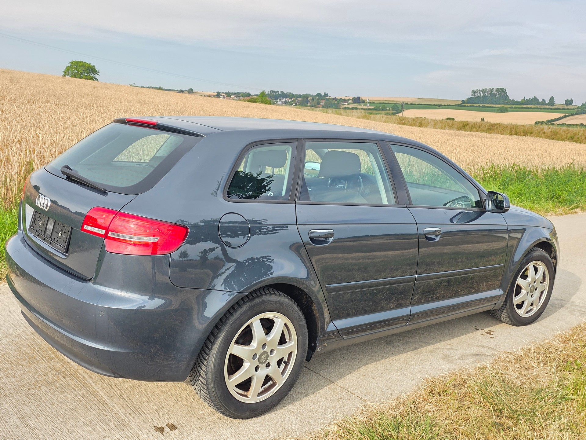 AUDI A3 Sportback 1.6 TDI Ambition-image-3