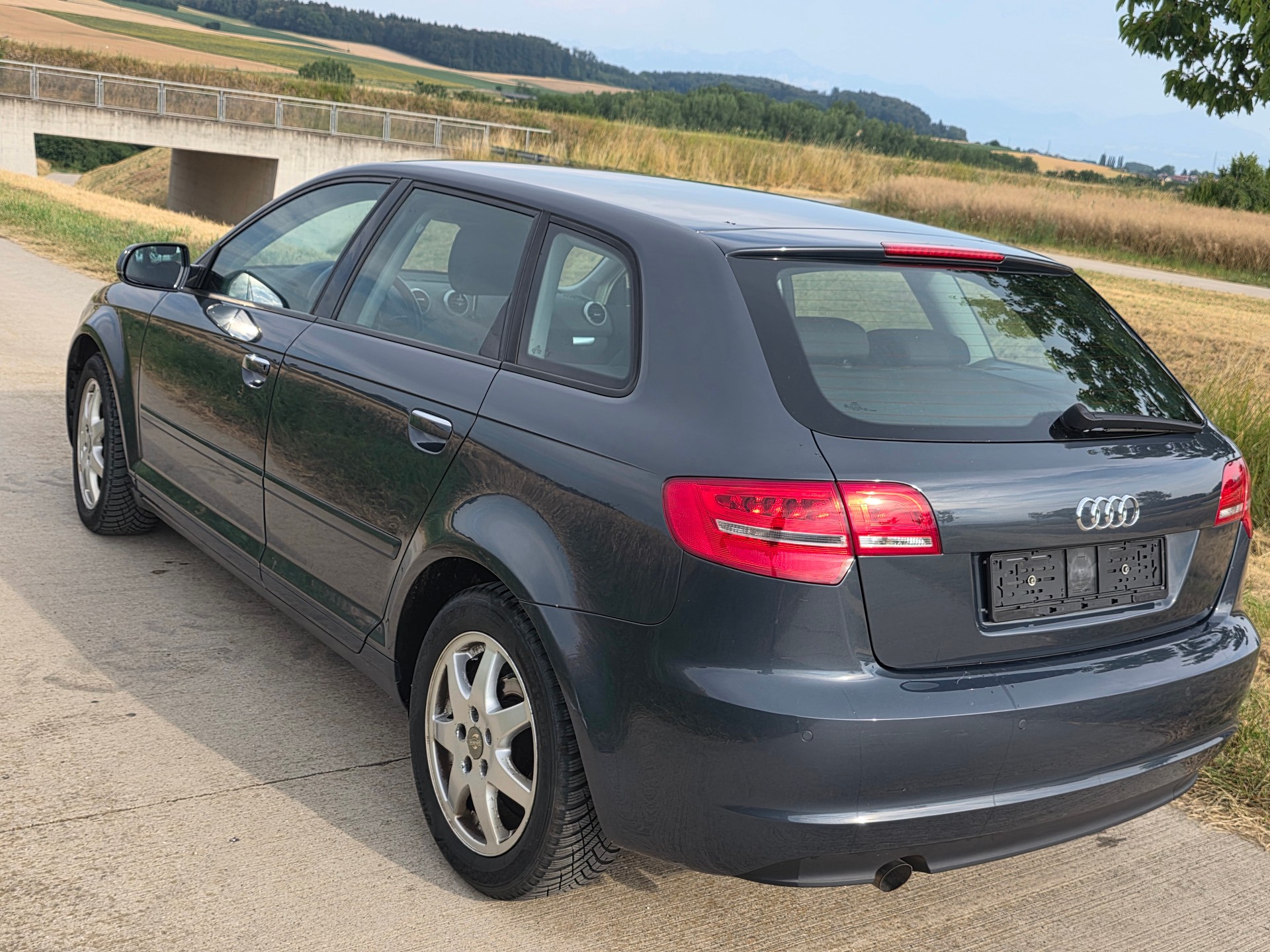 AUDI A3 Sportback 1.6 TDI Ambition-image-5