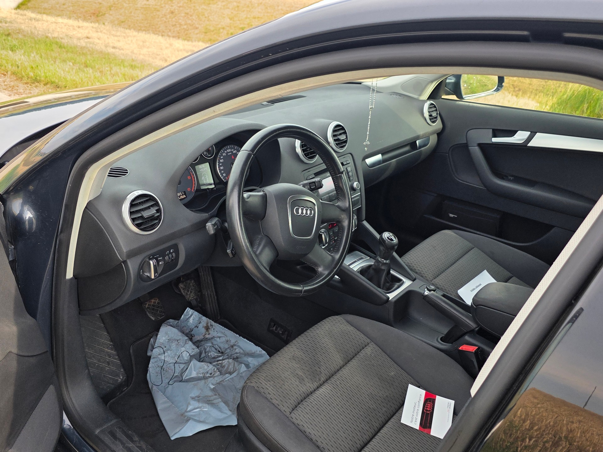 AUDI A3 Sportback 1.6 TDI Ambition-image-6