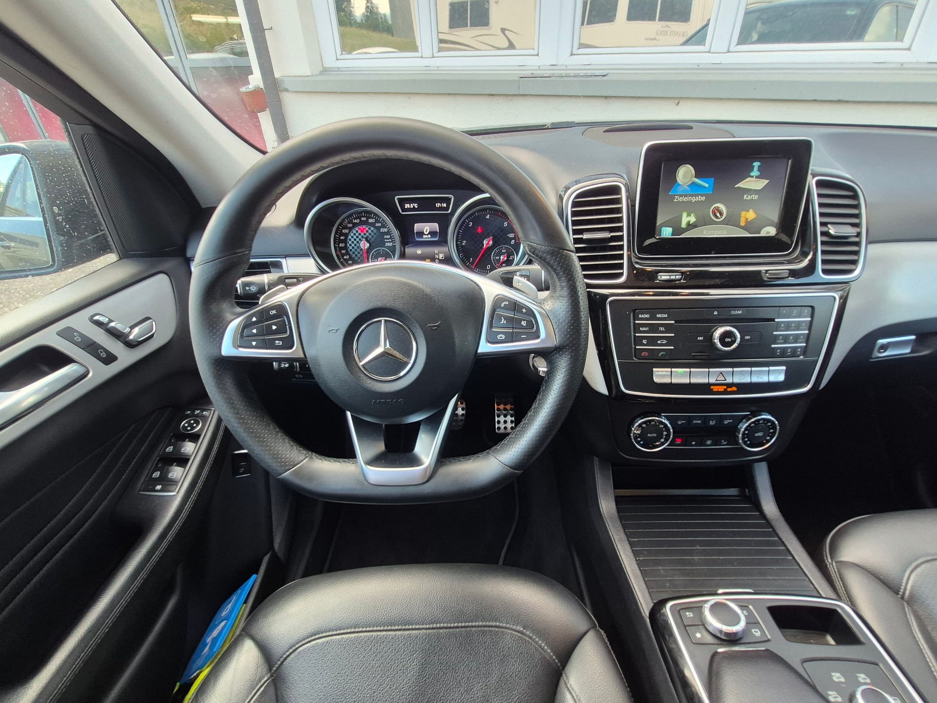 MERCEDES-BENZ GLE 250 d 4Matic 9G-Tronic-image-11
