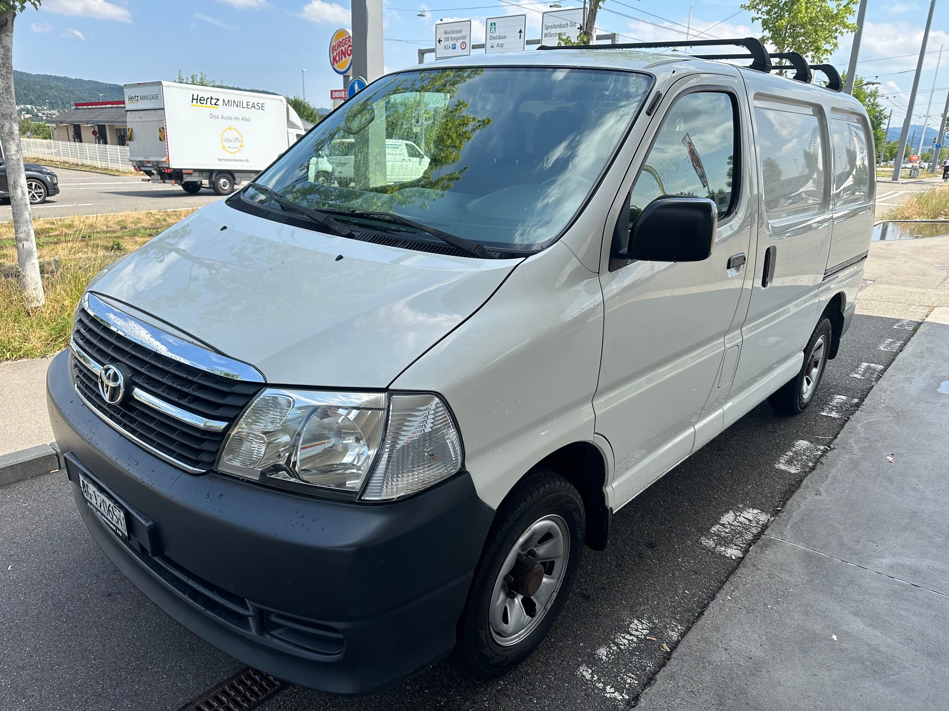 TOYOTA Hiace D-4D Van 4WD SWB-image-1