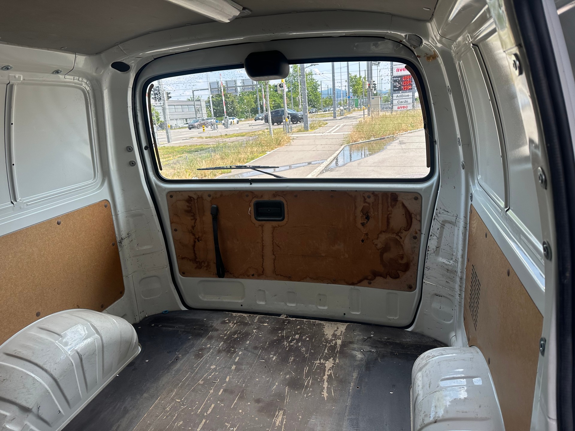 TOYOTA Hiace D-4D Van 4WD SWB-image-9