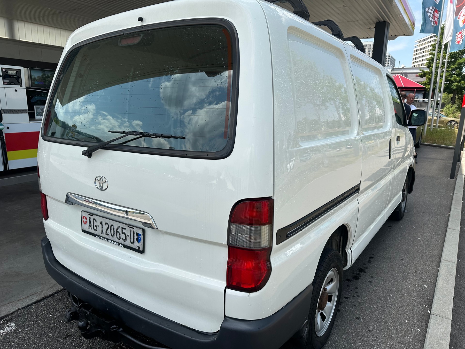 TOYOTA Hiace D-4D Van 4WD SWB-image-3