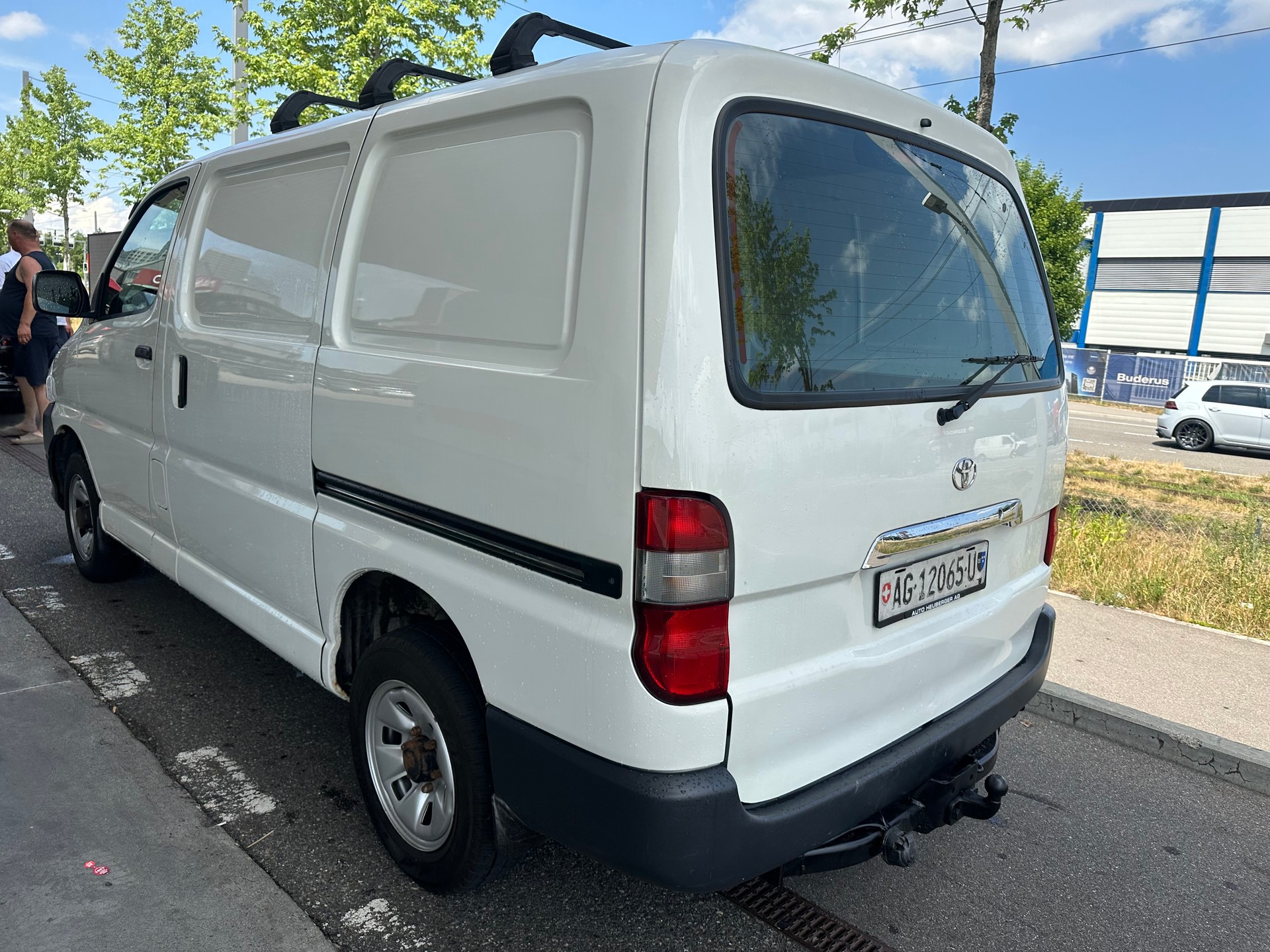 TOYOTA Hiace D-4D Van 4WD SWB-image-4