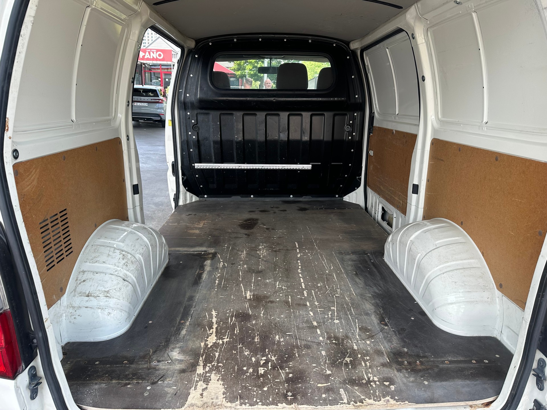 TOYOTA Hiace D-4D Van 4WD SWB-image-8