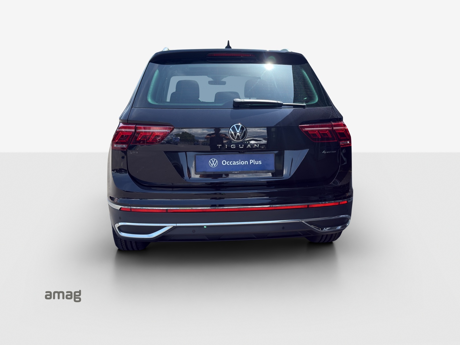 VW Tiguan 2.0TSI Elegance 4Motion DSG-image-3