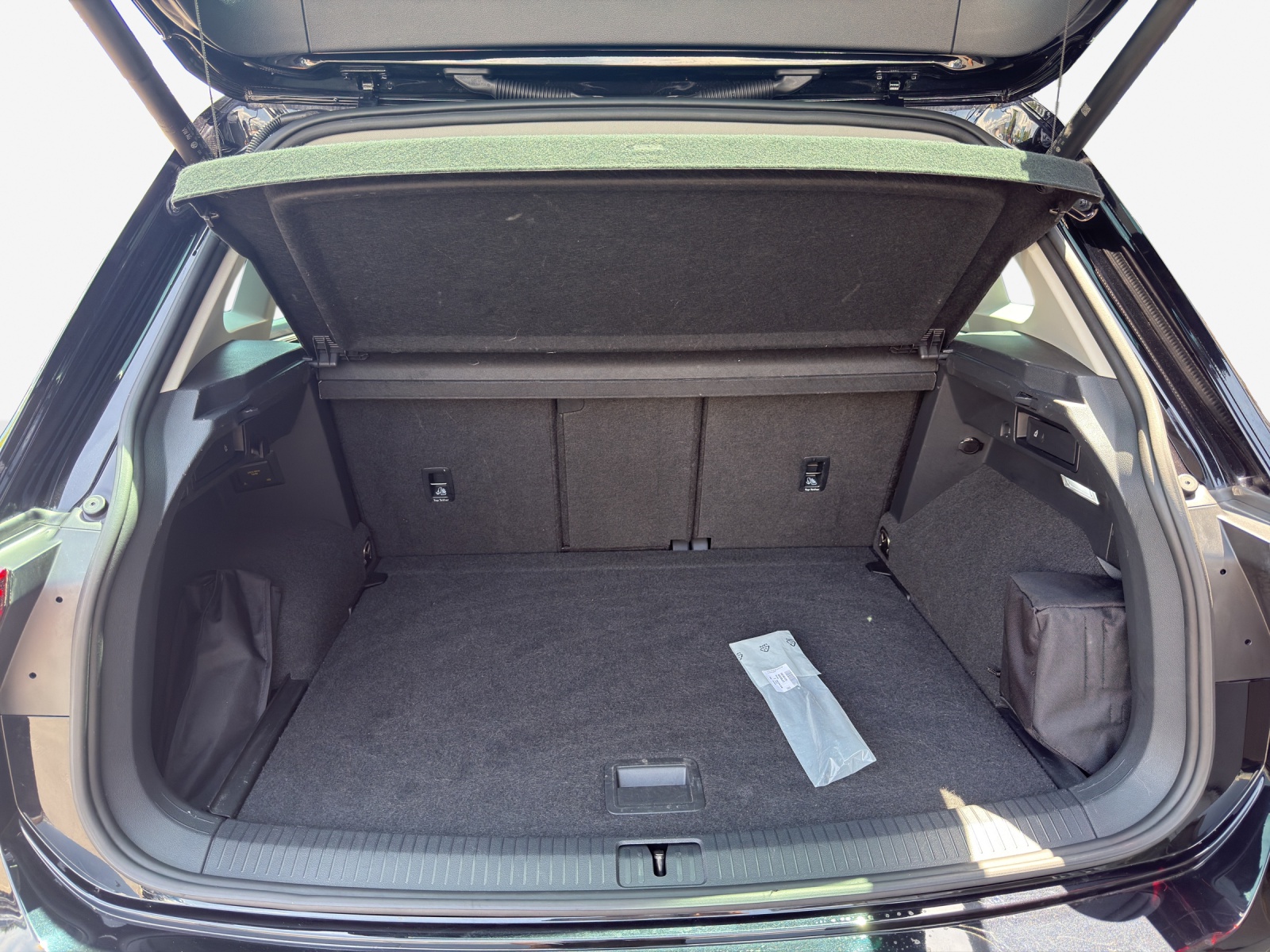 VW Tiguan 2.0TSI Elegance 4Motion DSG-image-12