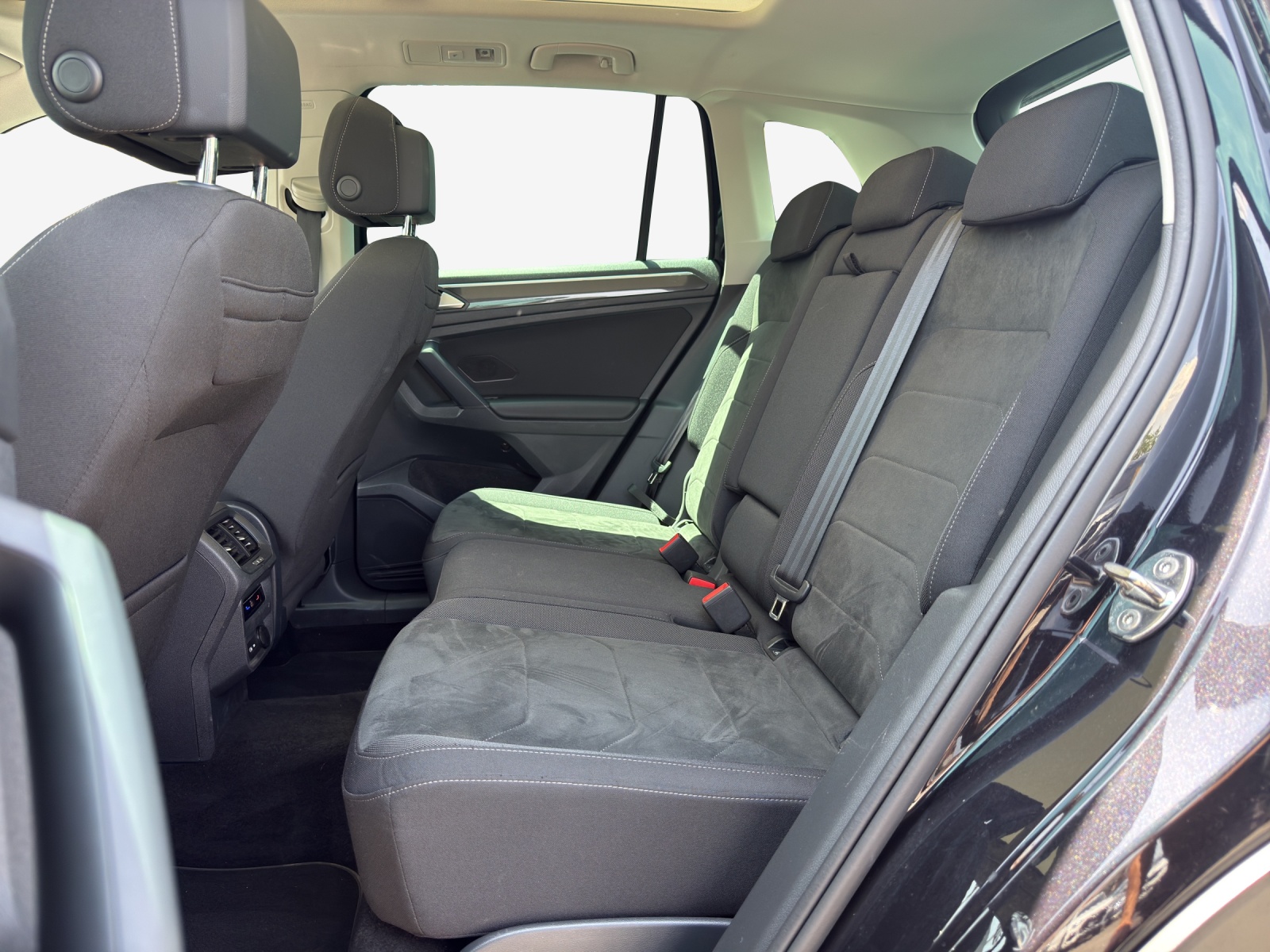 VW Tiguan 2.0TSI Elegance 4Motion DSG-image-11
