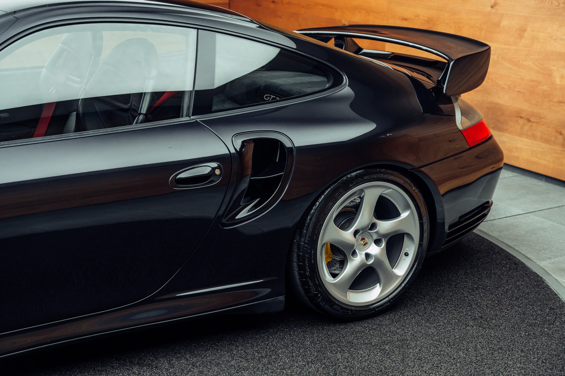 PORSCHE 911 GT2-image-20