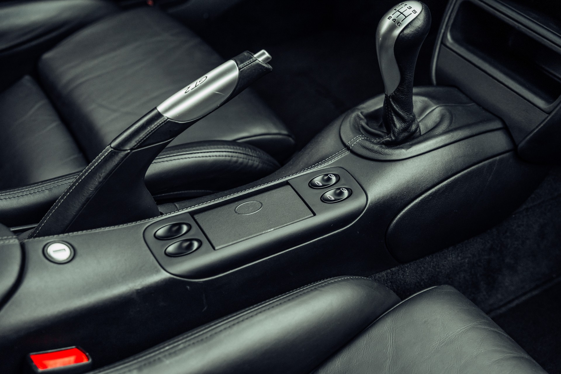 PORSCHE 911 GT2-image-12