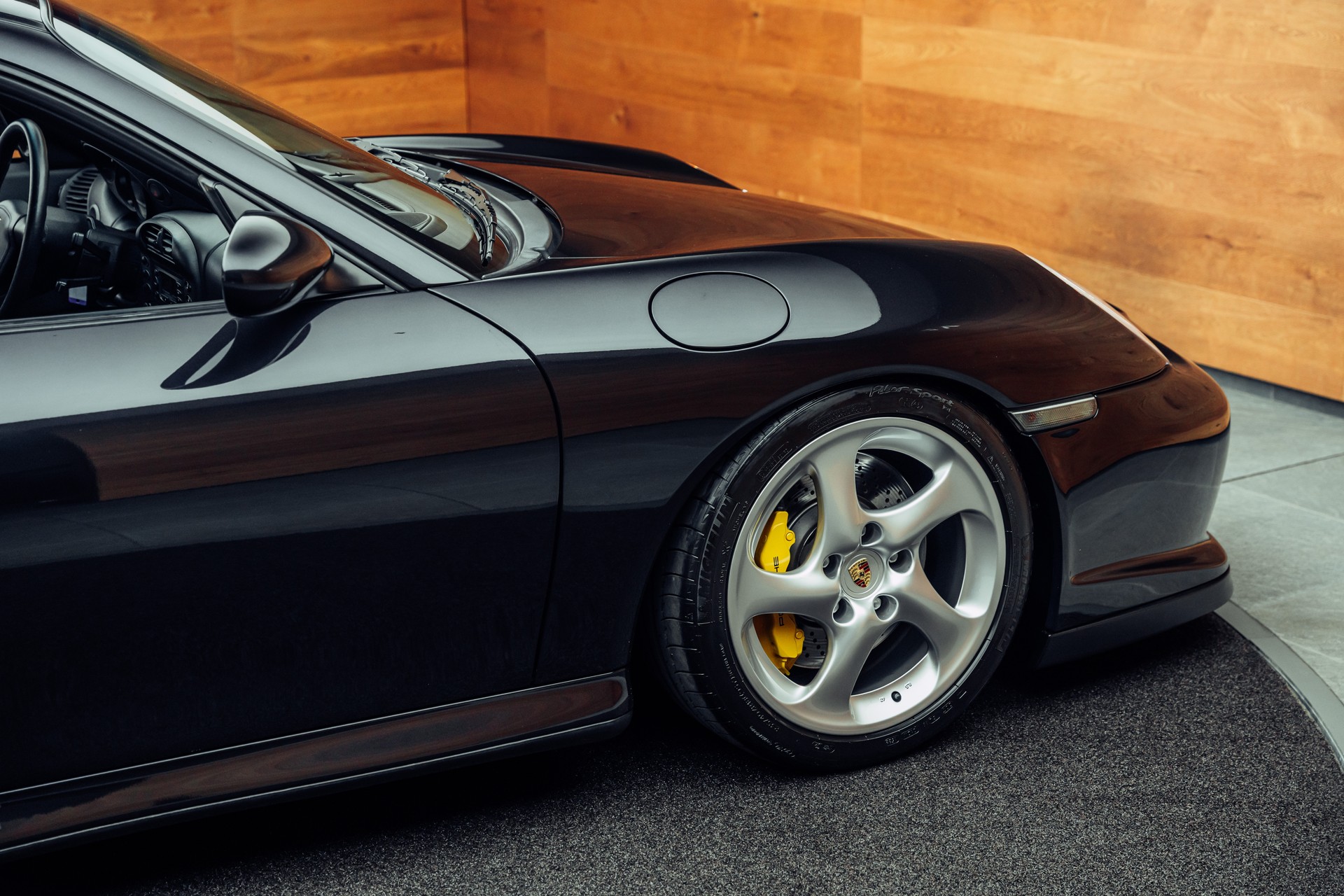 PORSCHE 911 GT2-image-19