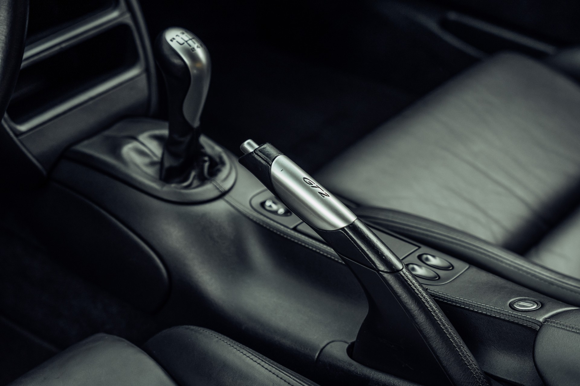 PORSCHE 911 GT2-image-10