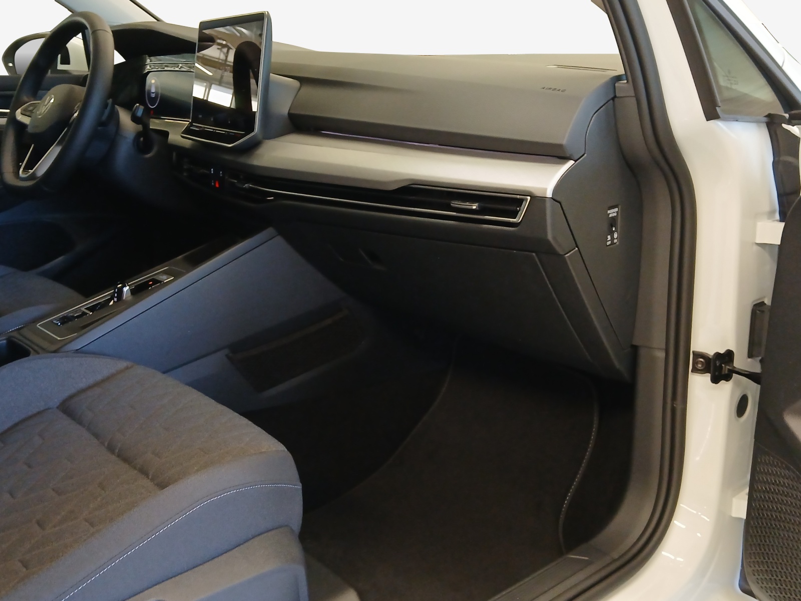 VW Golf 1.5 e TSI mHEV United DSG-image-13