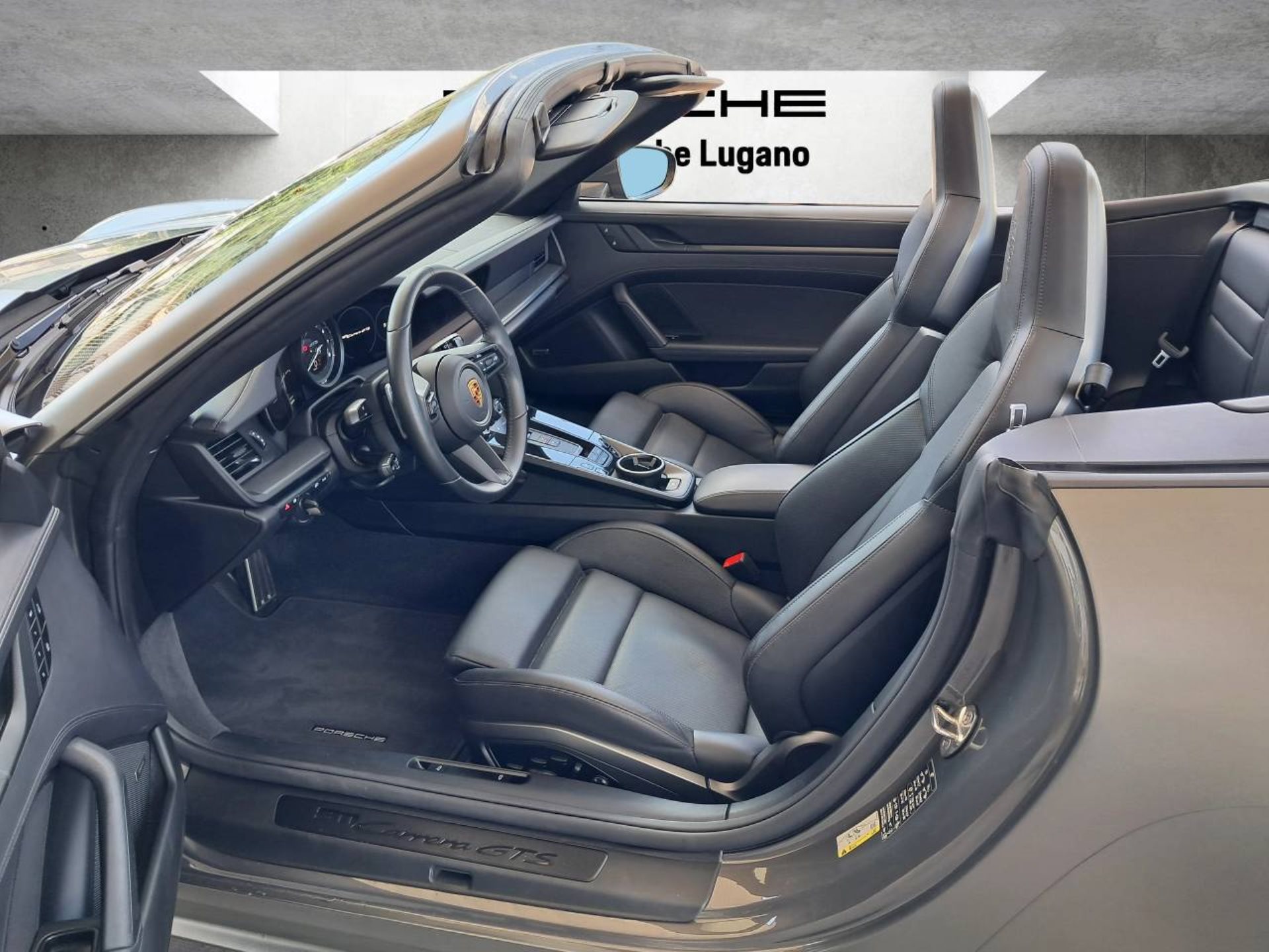PORSCHE 911 Carrera 2 GTS Cabriolet-showroom-element-3
