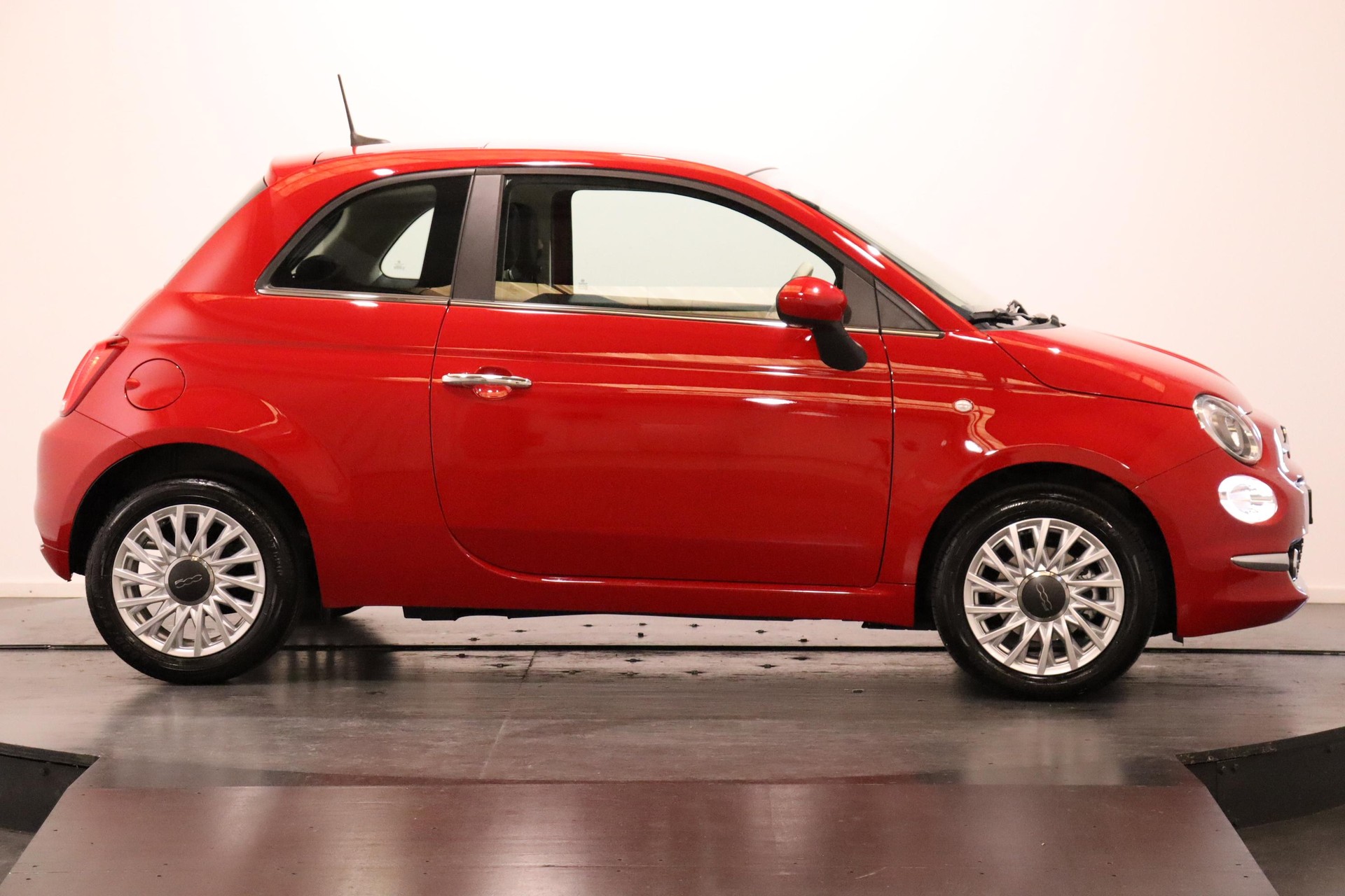 FIAT 500 1.0 Hybrid Lounge-image-2