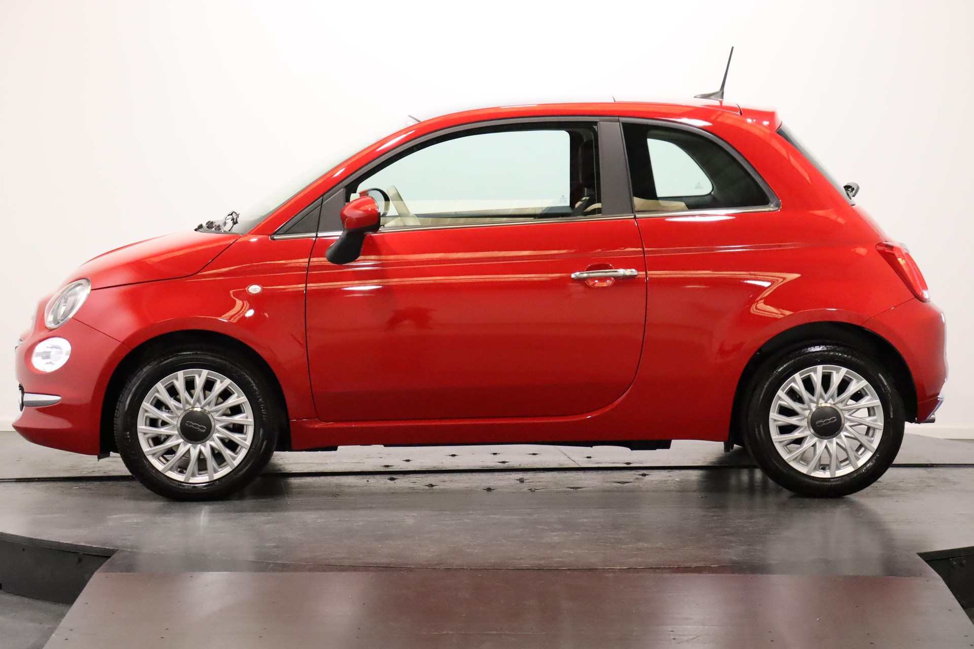 FIAT 500 1.0 Hybrid Lounge-image-1