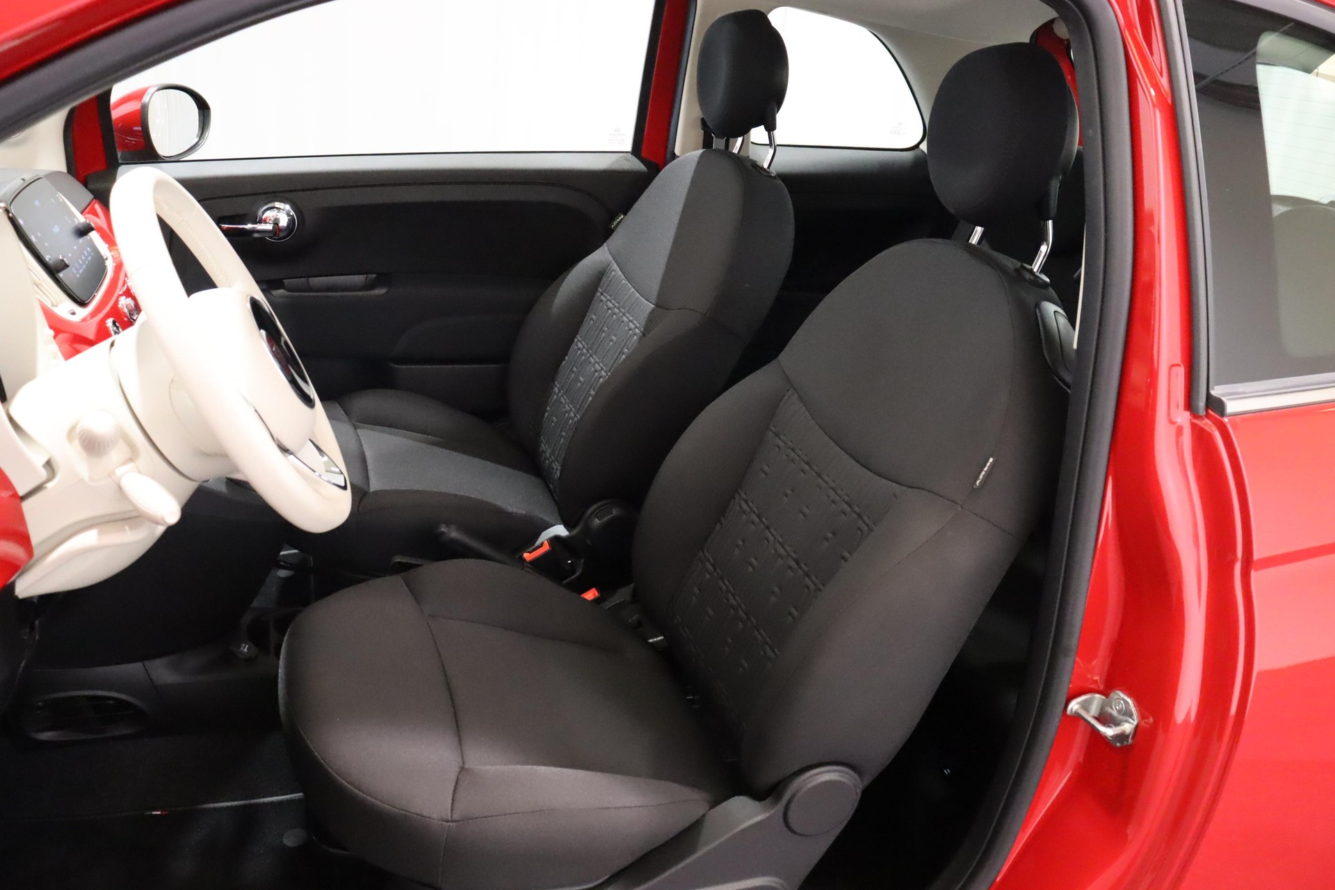 FIAT 500 1.0 Hybrid Lounge-image-8