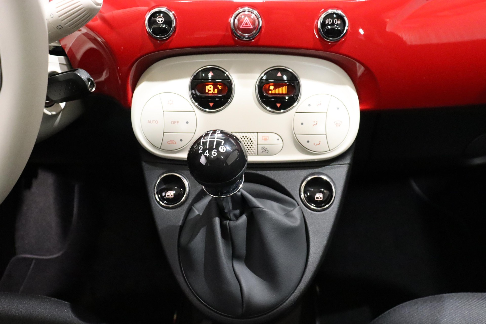 FIAT 500 1.0 Hybrid Lounge-image-10