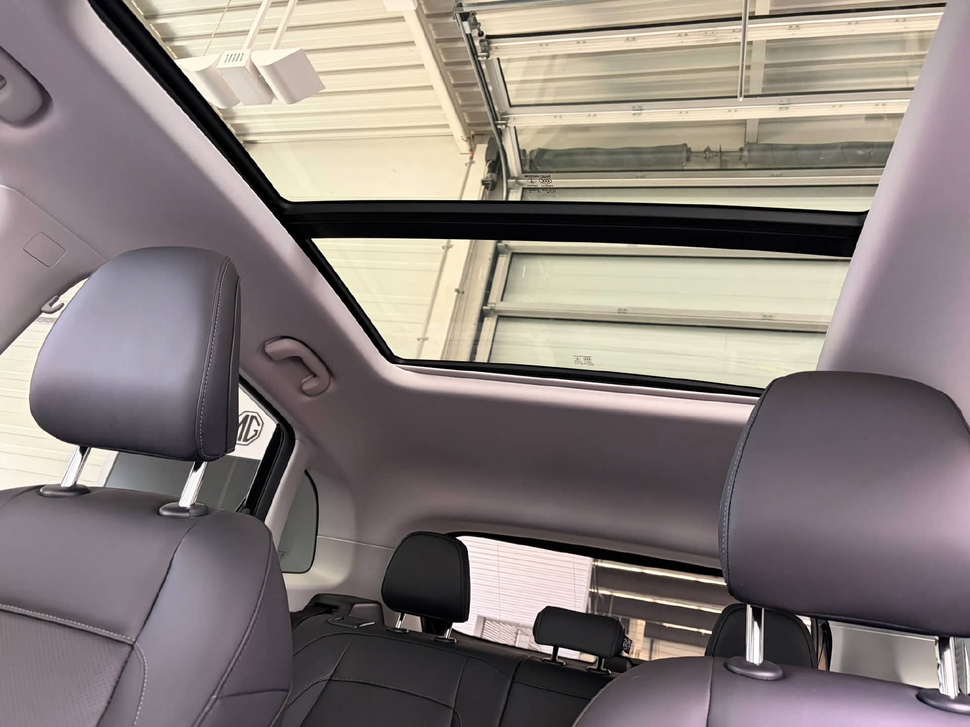 MG ZS 1.5 Hybrid+ Luxury-image-12