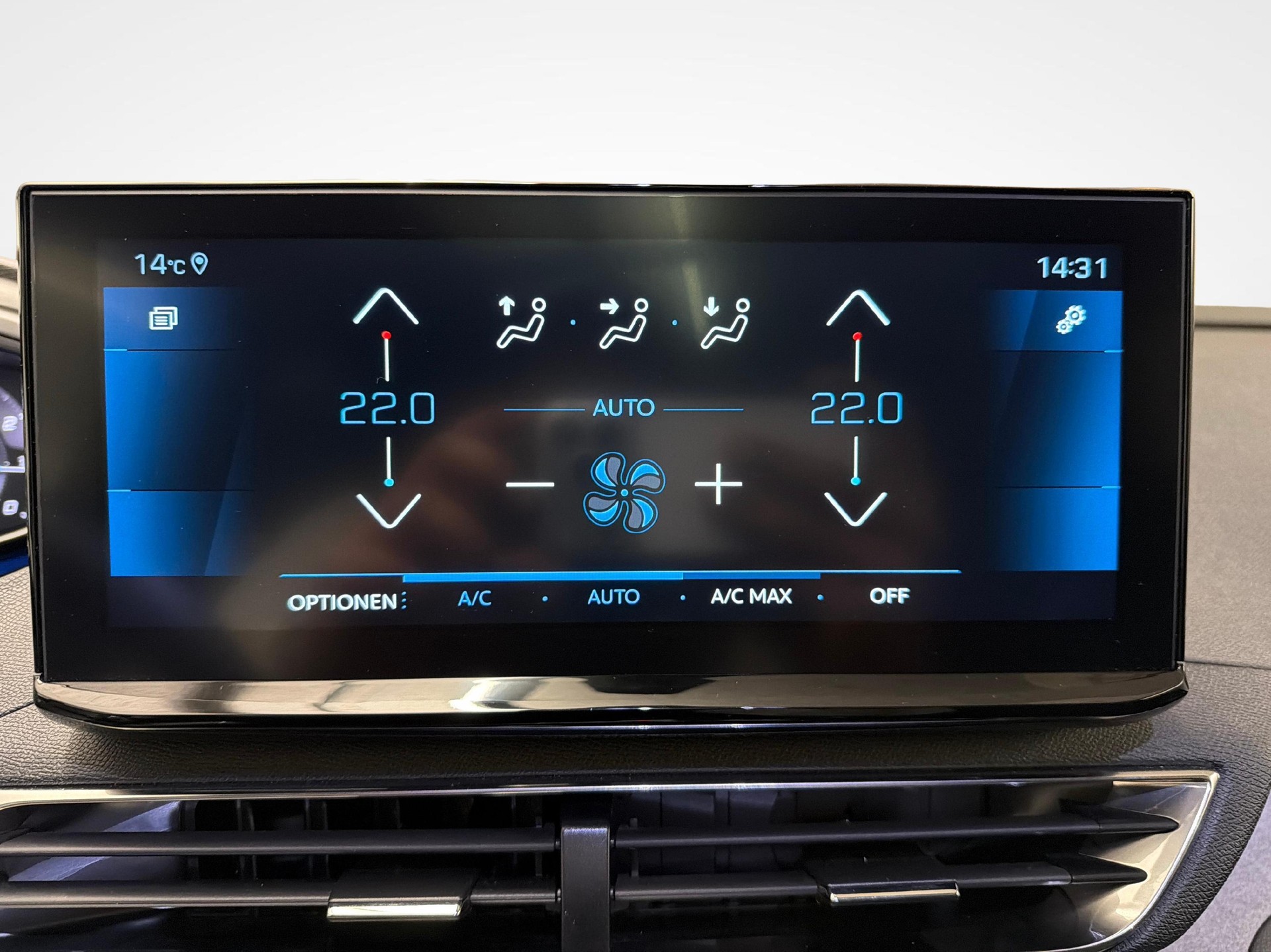 PEUGEOT 3008 1.2 PureTech GT Pack-image-14