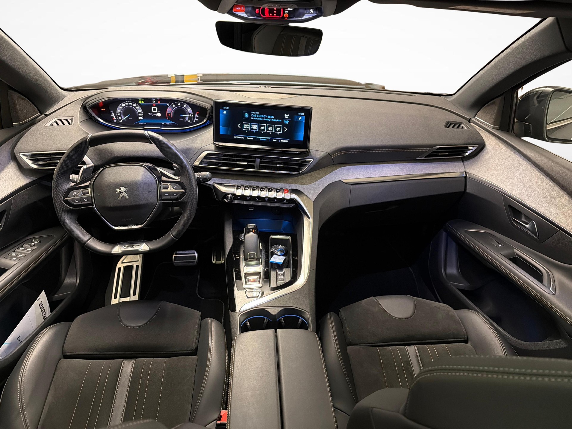 PEUGEOT 3008 1.2 PureTech GT Pack-image-9