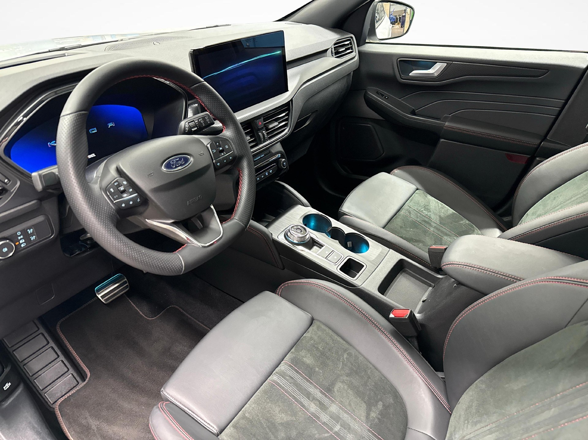 FORD Kuga 2.5 Hybrid ST-Line X 4x4-image-9