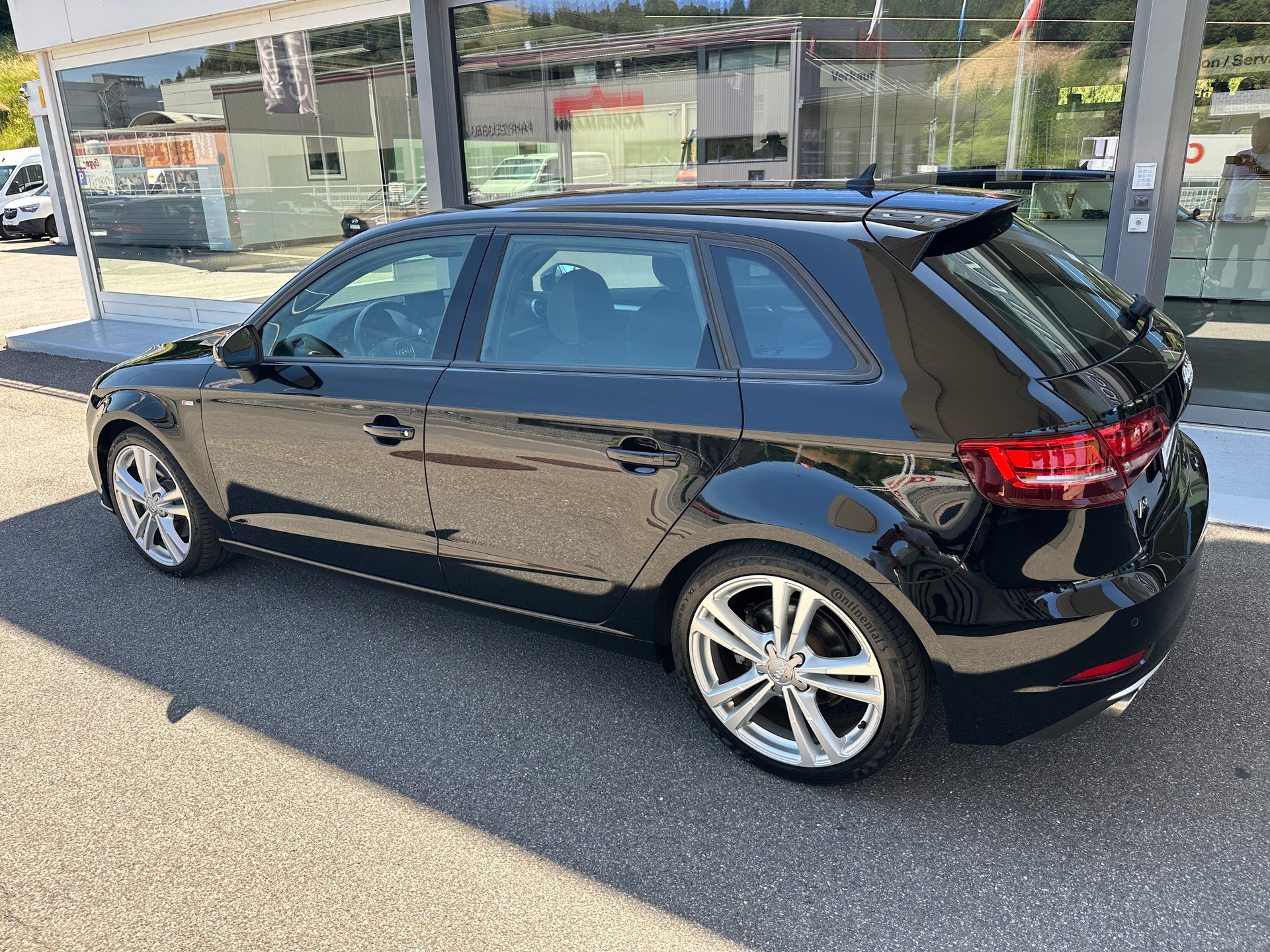 AUDI A3 Sportback 2.0 TFSI Sport quattro S-tronic-showroom-element-2