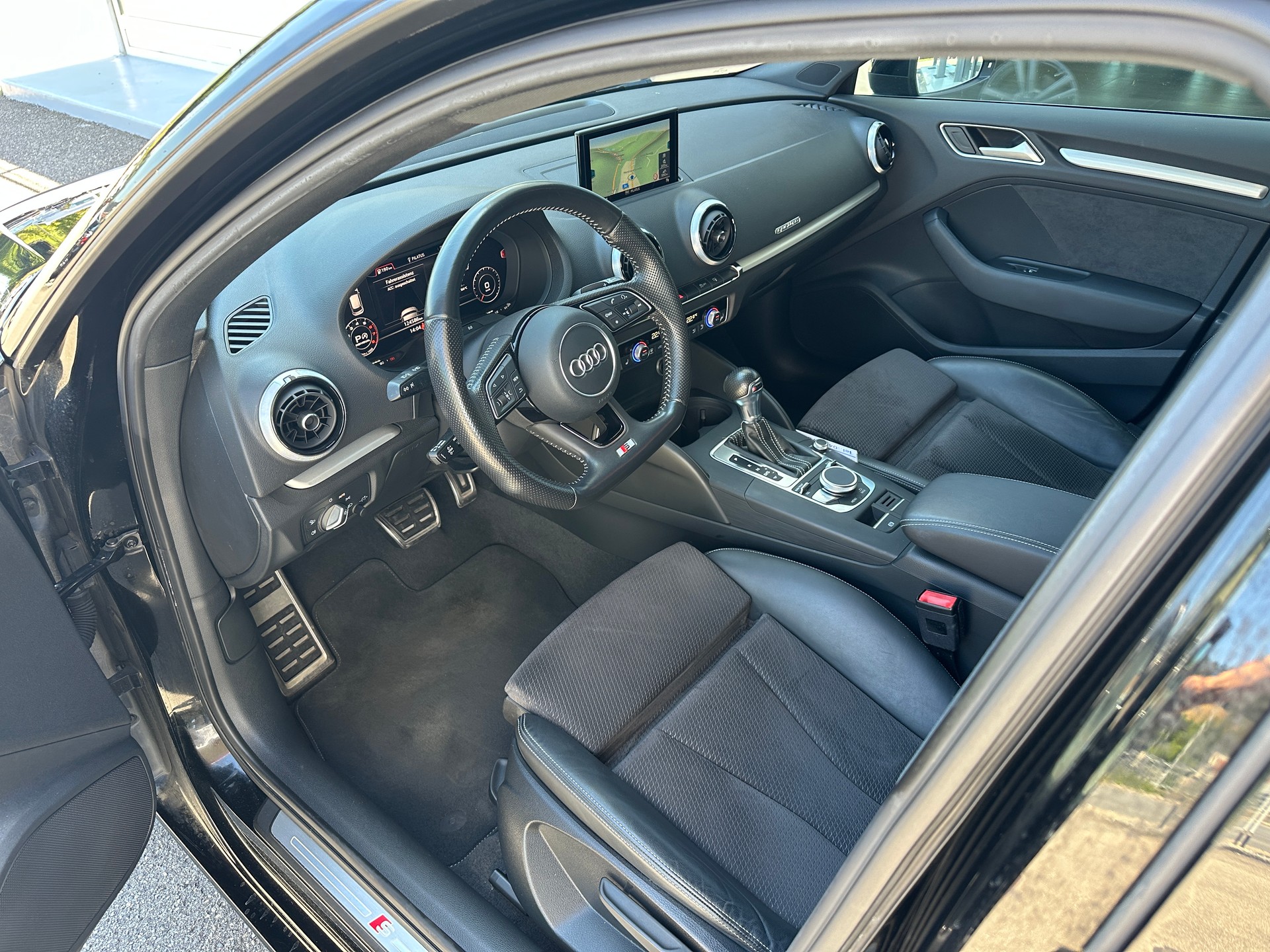 AUDI A3 Sportback 2.0 TFSI Sport quattro S-tronic-showroom-element-1