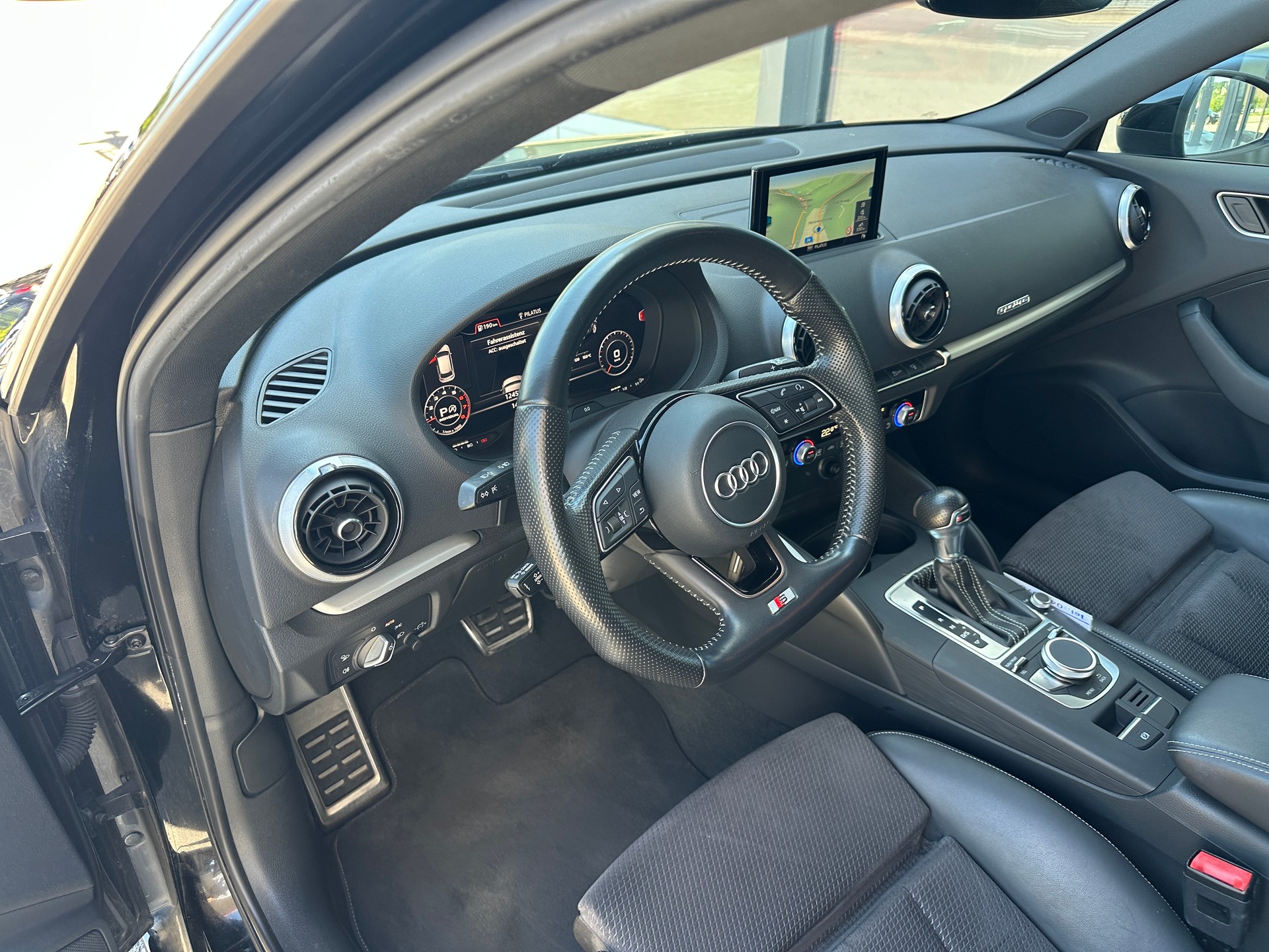 AUDI A3 Sportback 2.0 TFSI Sport quattro S-tronic-image-4