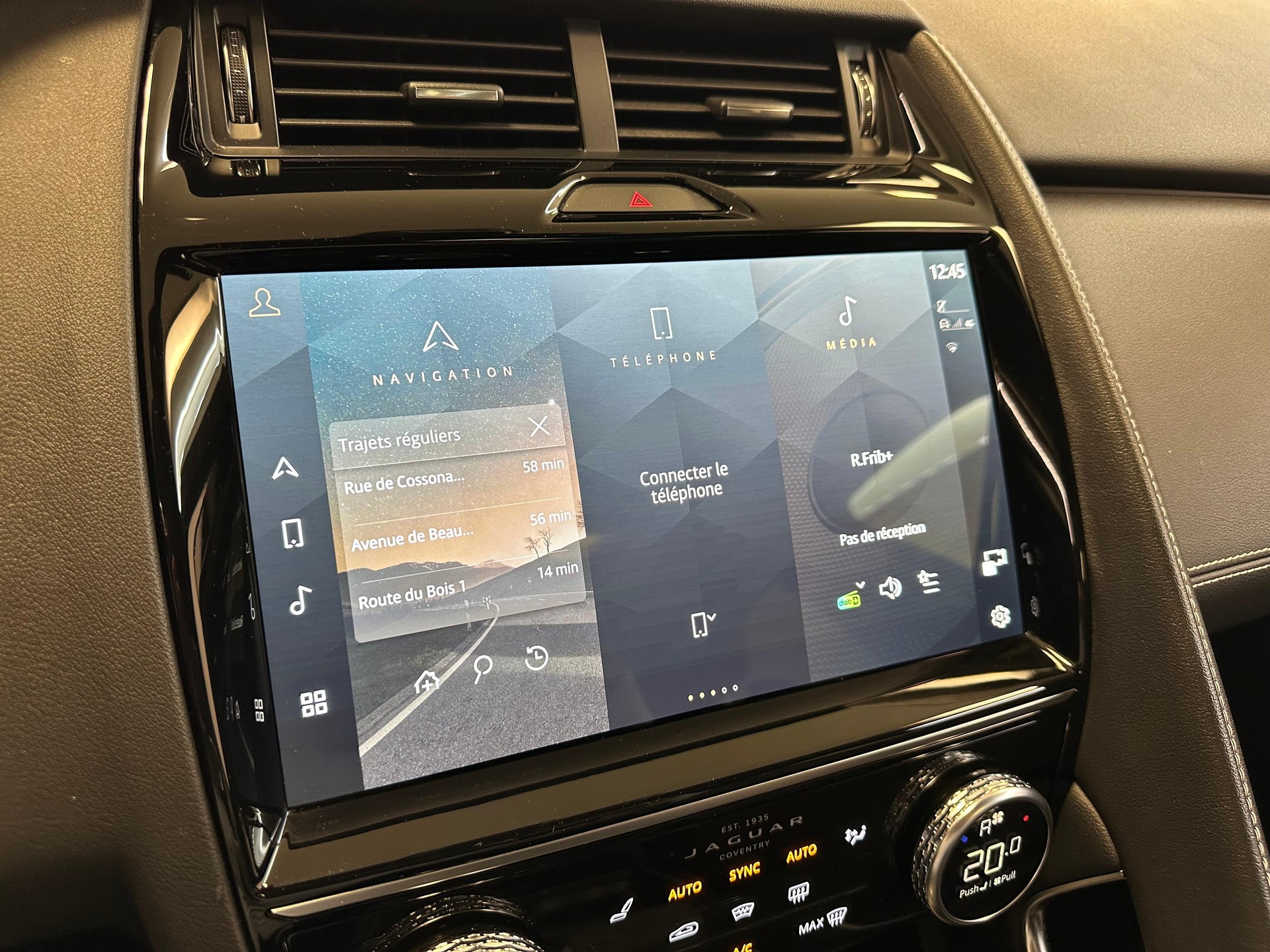 JAGUAR E-Pace 2.0 D I4 200 R-Dynamic S AWD-image-11