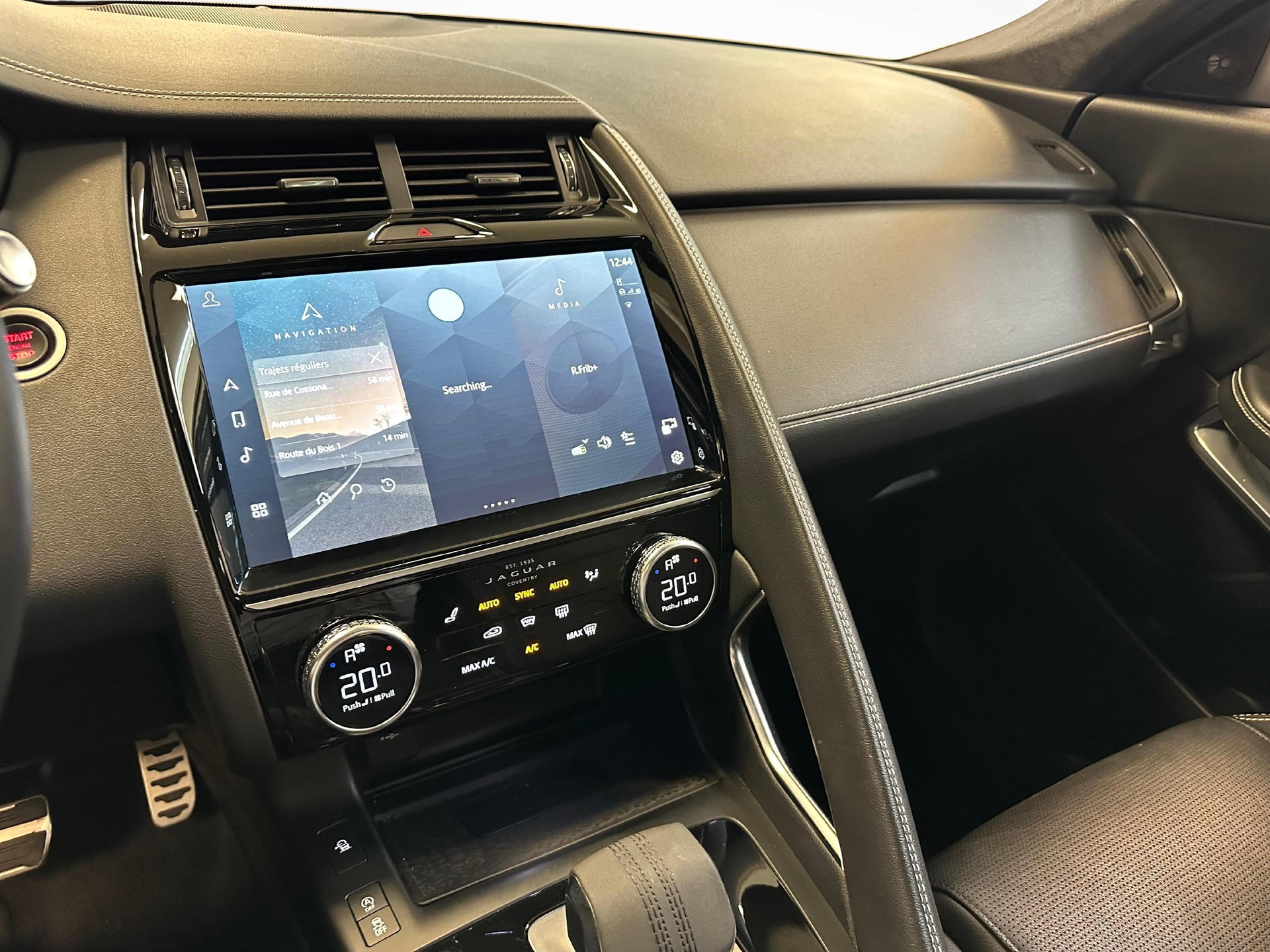 JAGUAR E-Pace 2.0 D I4 200 R-Dynamic S AWD-image-7