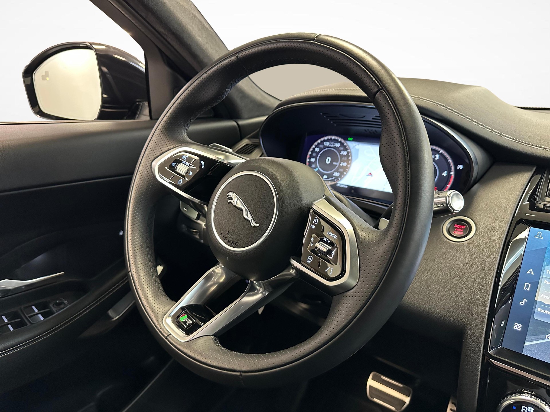 JAGUAR E-Pace 2.0 D I4 200 R-Dynamic S AWD-image-6