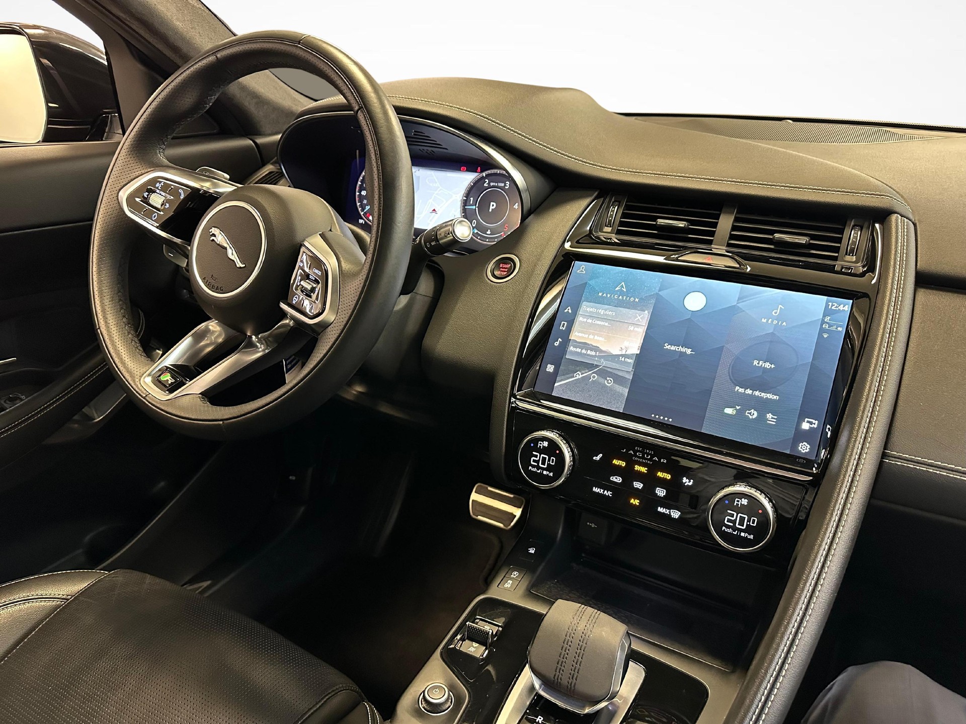JAGUAR E-Pace 2.0 D I4 200 R-Dynamic S AWD-image-5