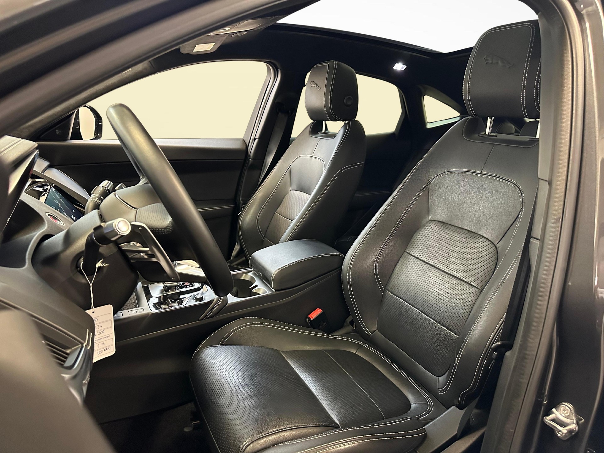 JAGUAR E-Pace 2.0 D I4 200 R-Dynamic S AWD-image-4