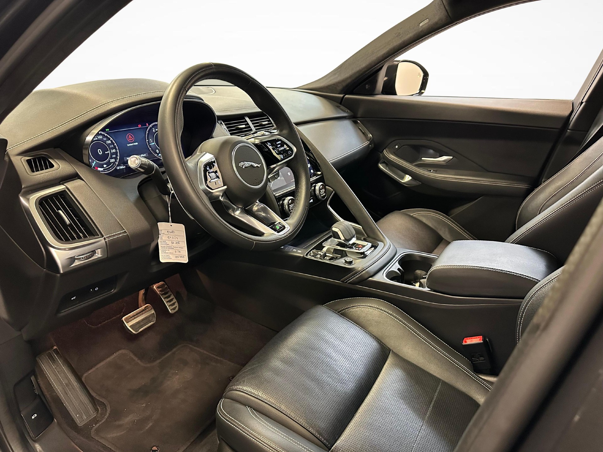 JAGUAR E-Pace 2.0 D I4 200 R-Dynamic S AWD-image-3