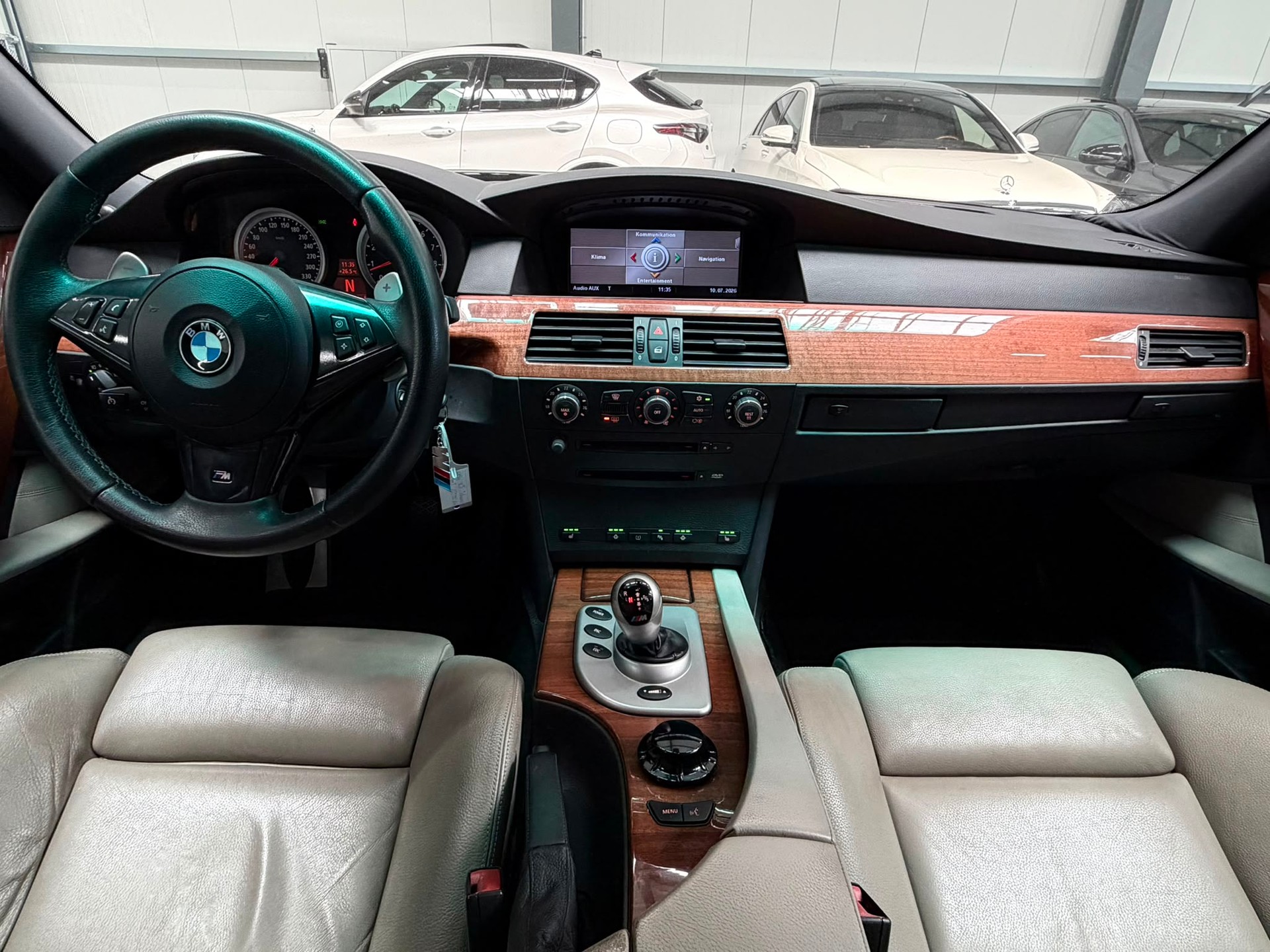 BMW M5-image-13