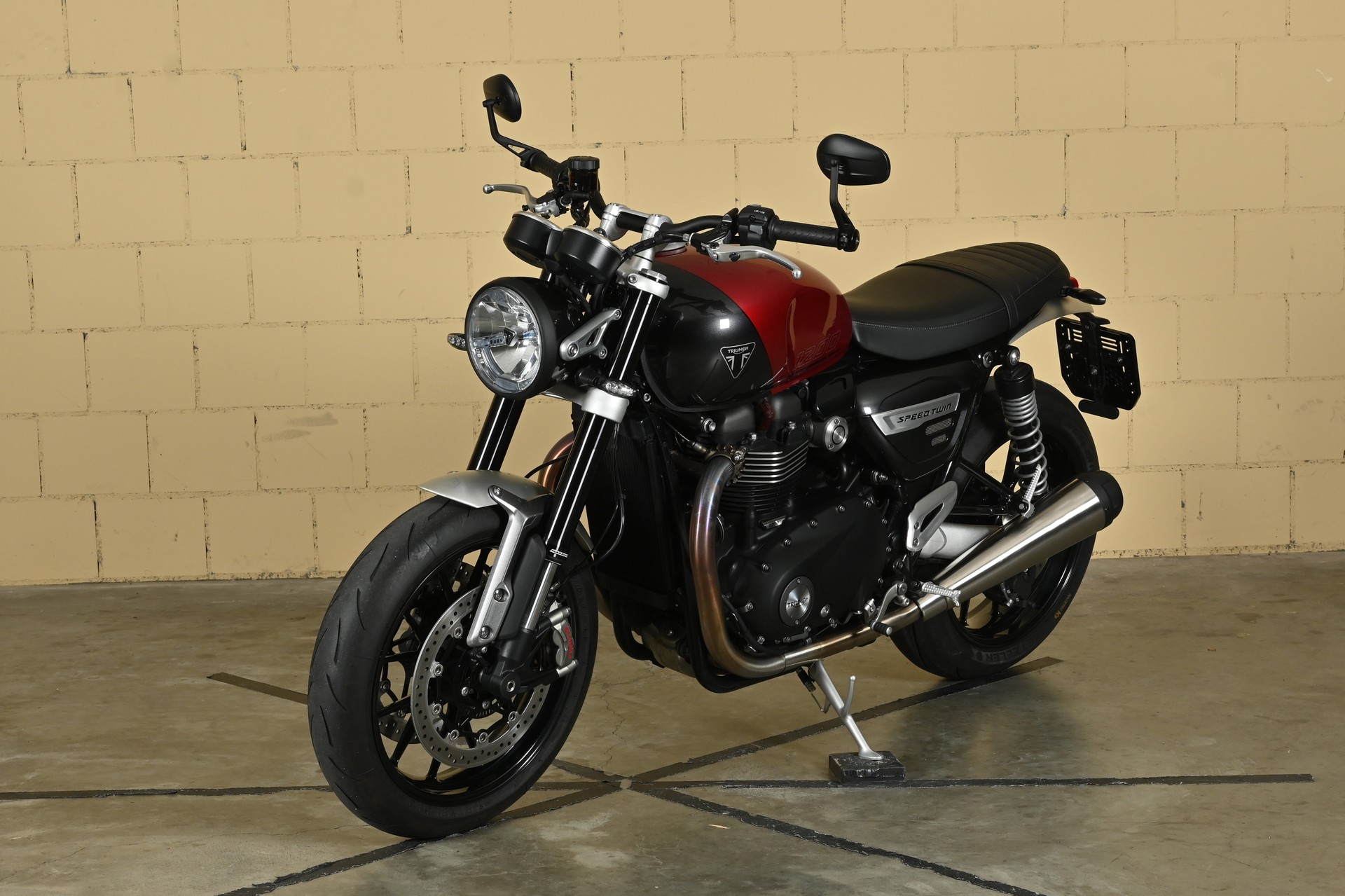 TRIUMPH Speed Twin 1200-showroom-element-2