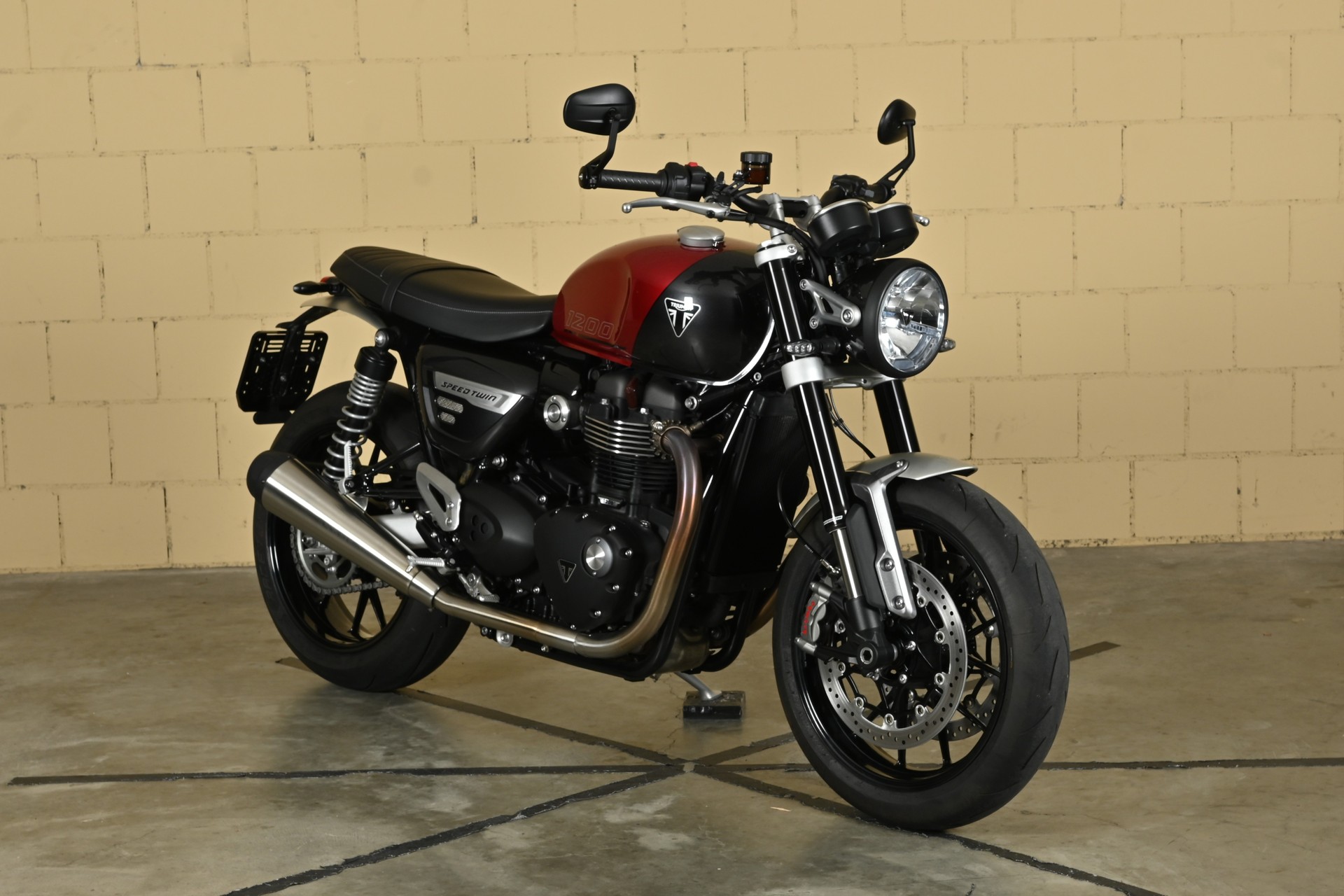 TRIUMPH Speed Twin 1200-showroom-element-1