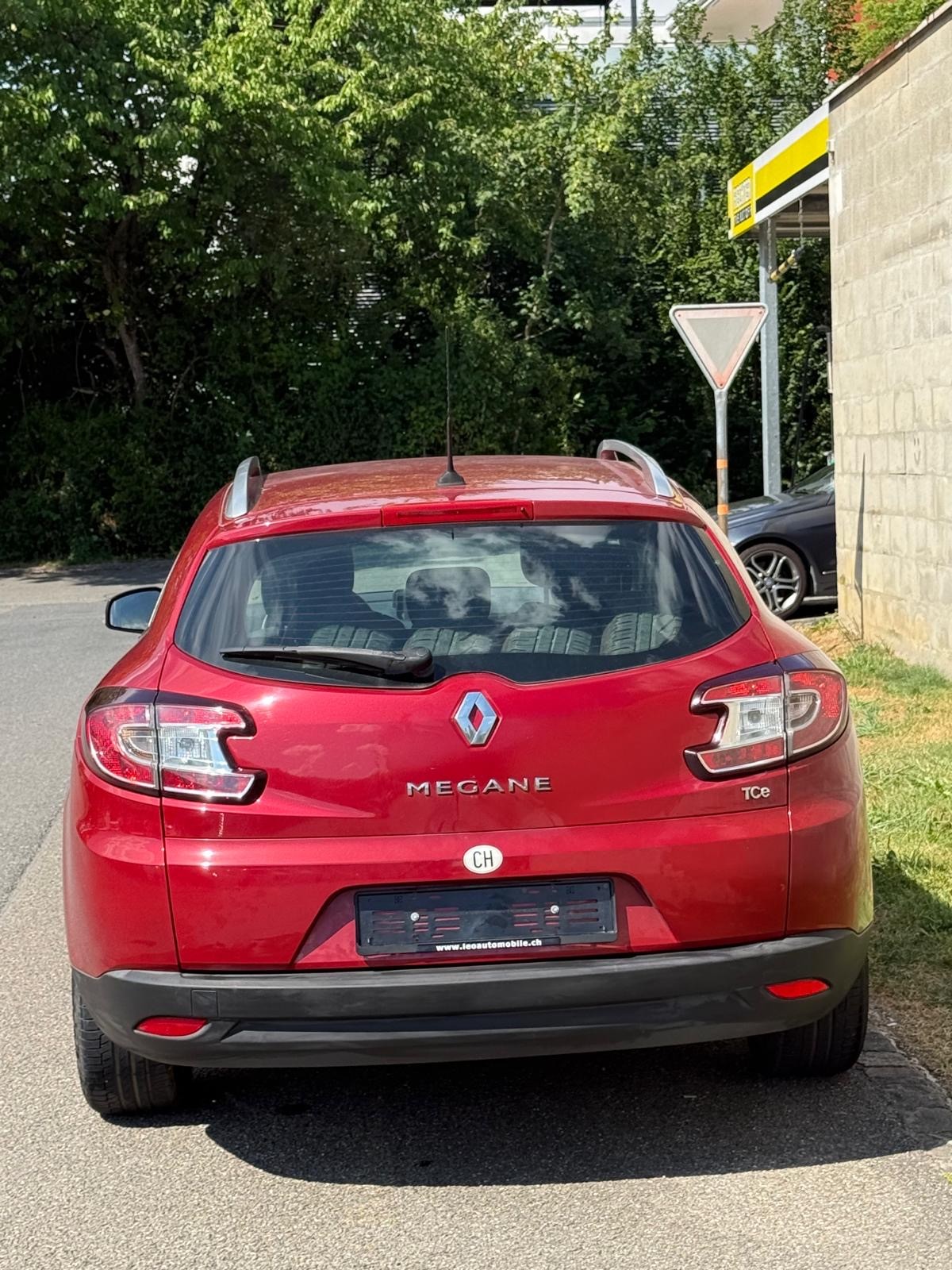 RENAULT Mégane Grandtour 1.4 16V Turbo Dynamique-image-3