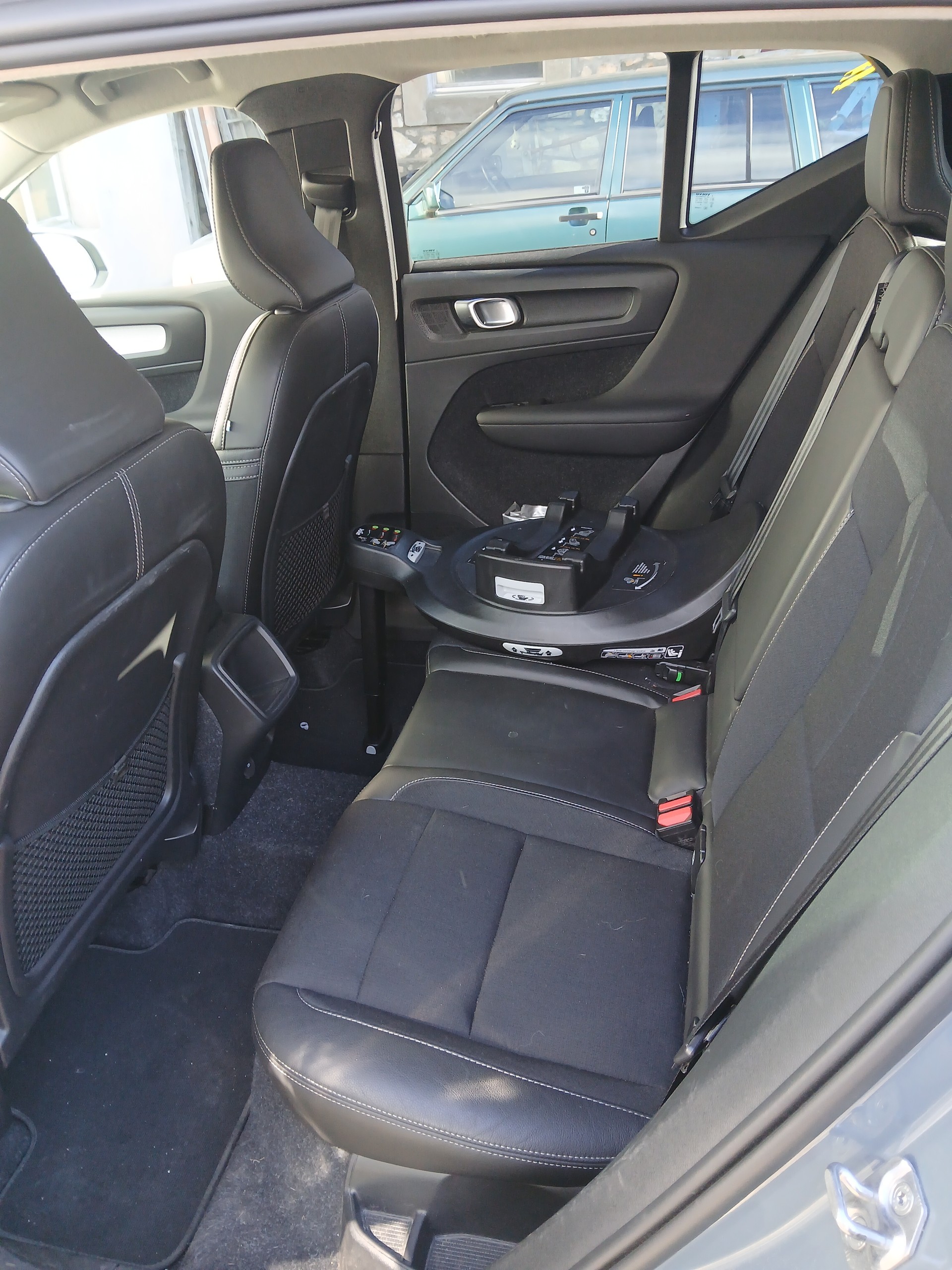 VOLVO 2.0 T4 Momentum-image-4
