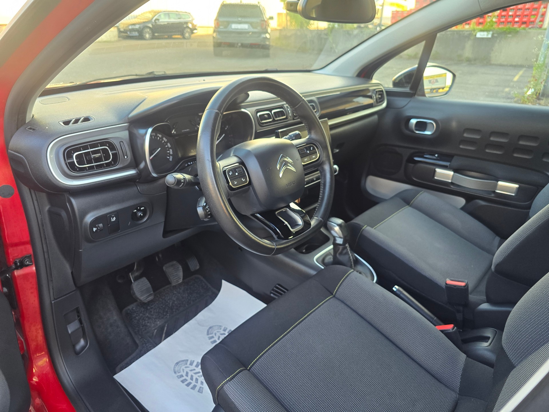 CITROEN C3 1.2i PureTech Feel-image-10