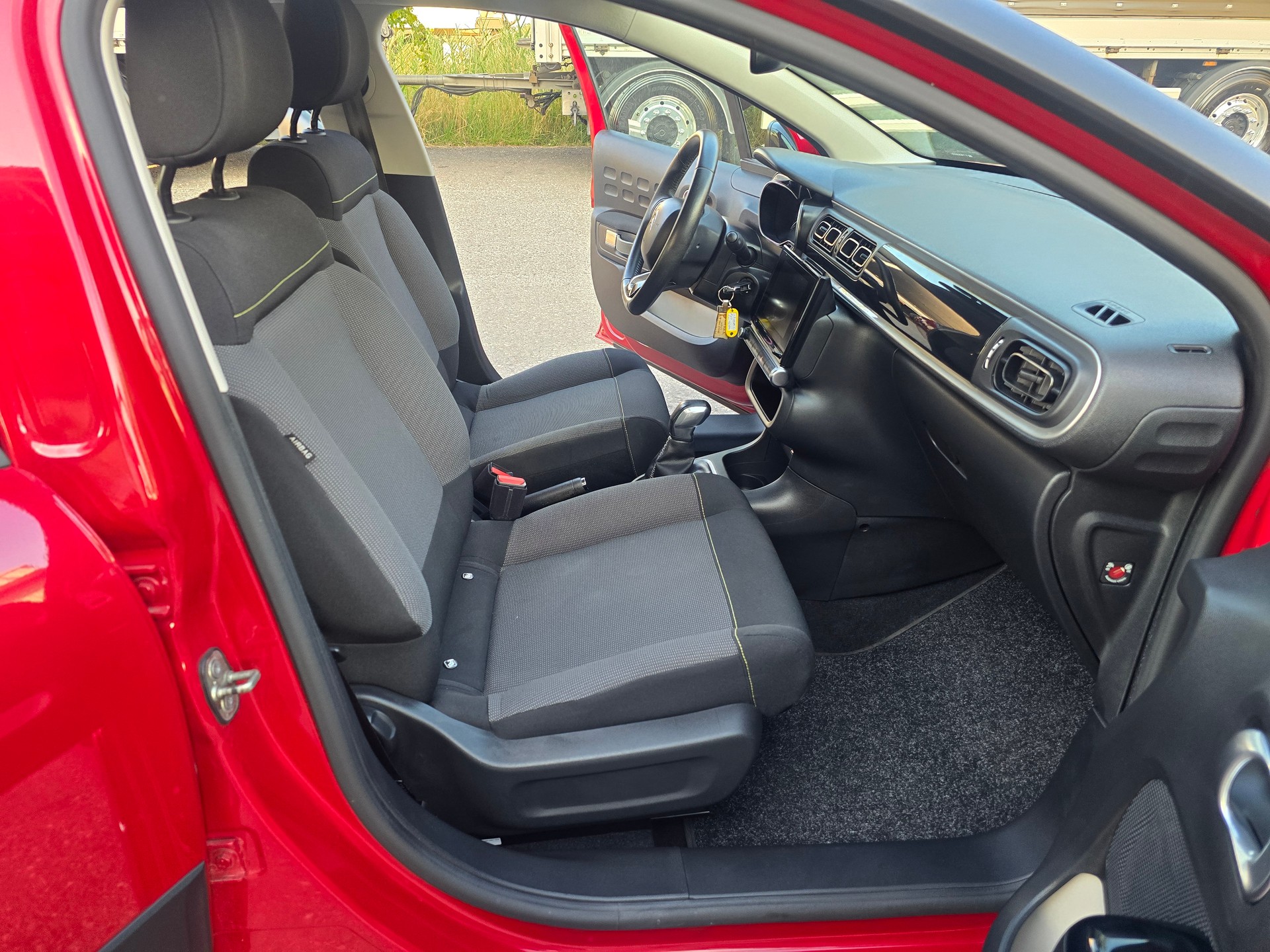 CITROEN C3 1.2i PureTech Feel-image-13