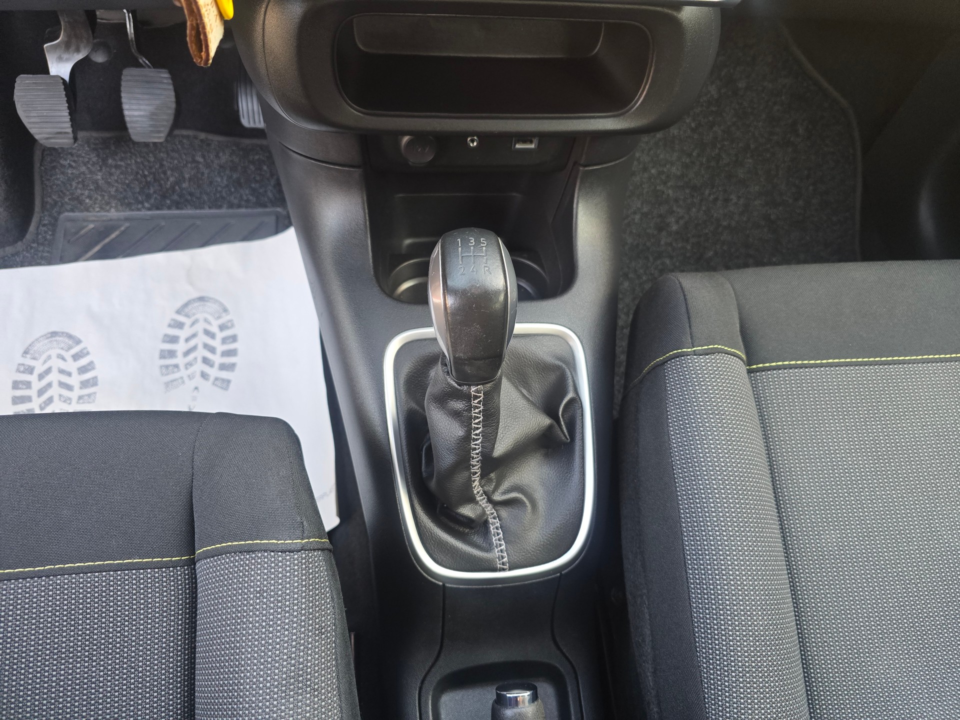 CITROEN C3 1.2i PureTech Feel-image-15