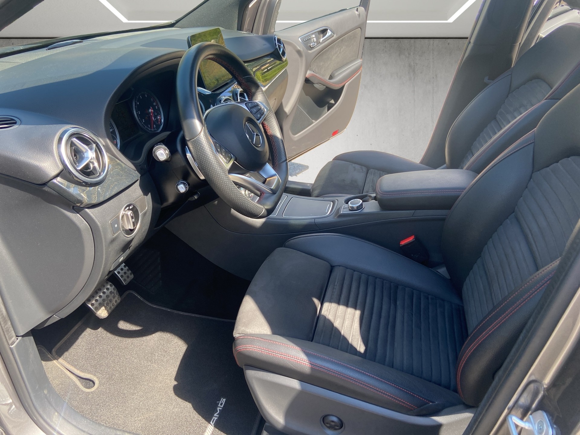 MERCEDES-BENZ B 250 AMG Line 4Matic 7G-DCT-image-6