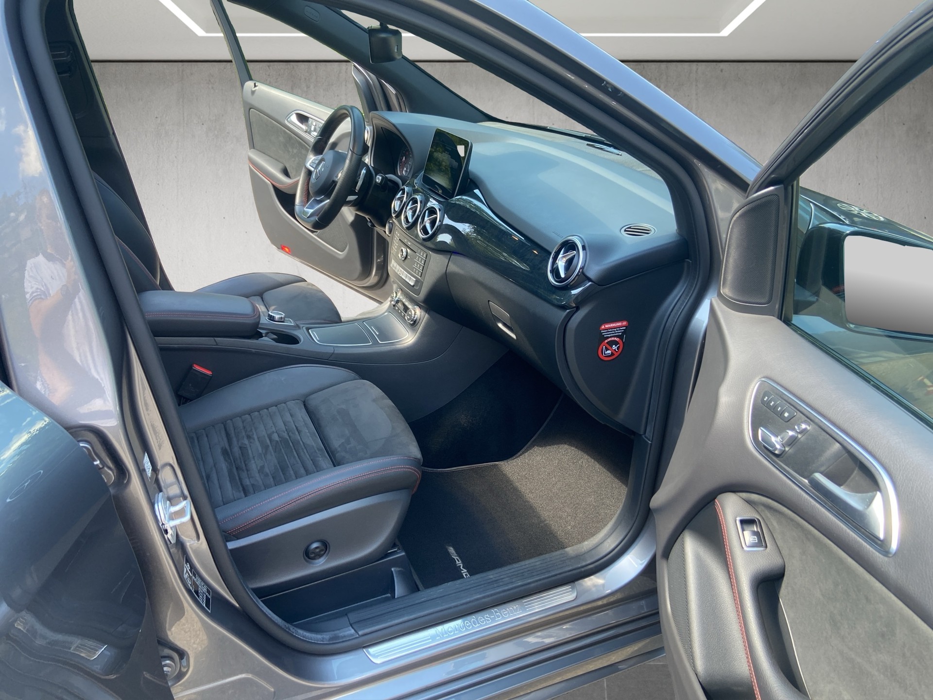 MERCEDES-BENZ B 250 AMG Line 4Matic 7G-DCT-image-10