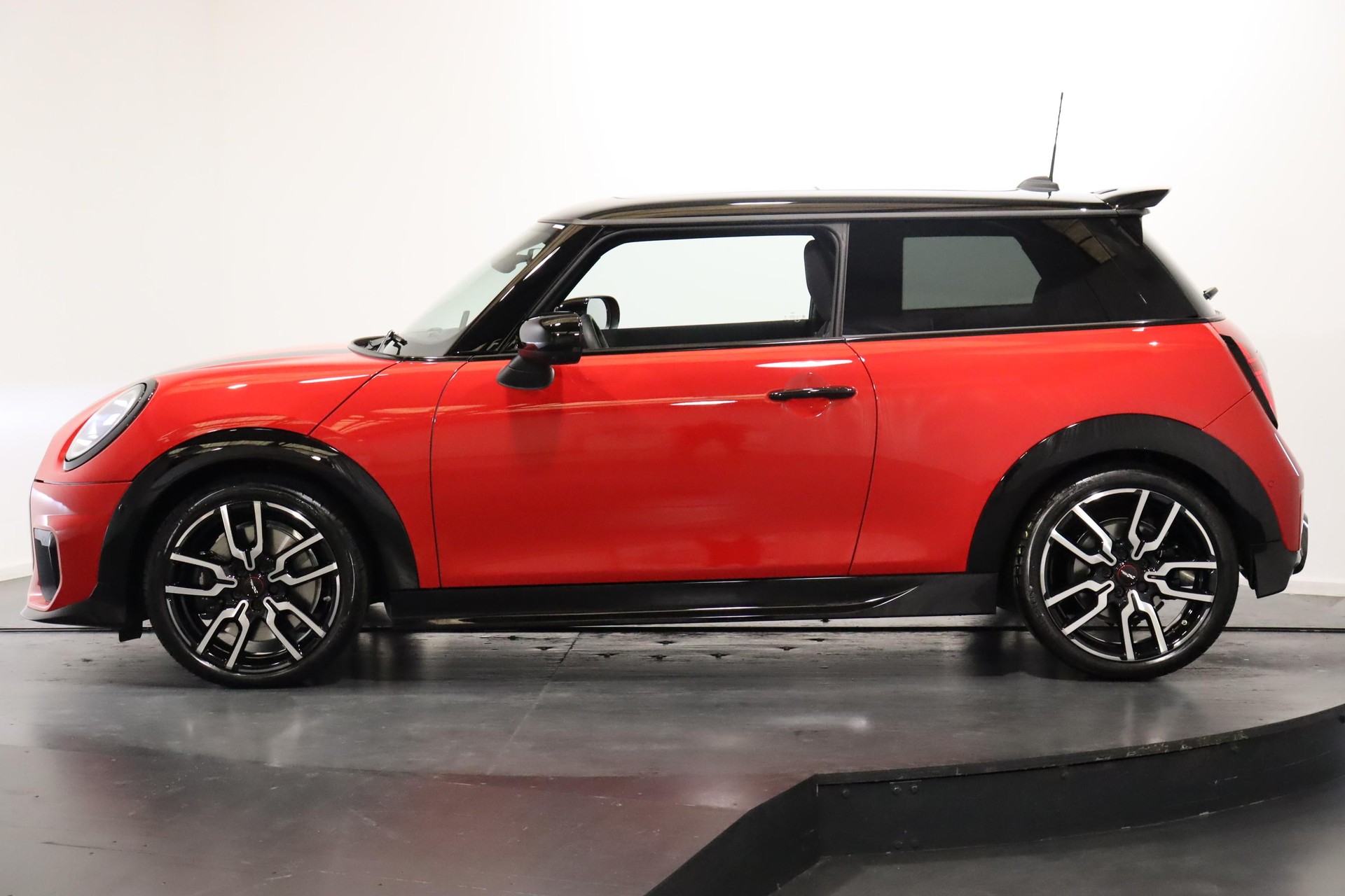 MINI F66 2.0i Cooper S SDKG-image-2